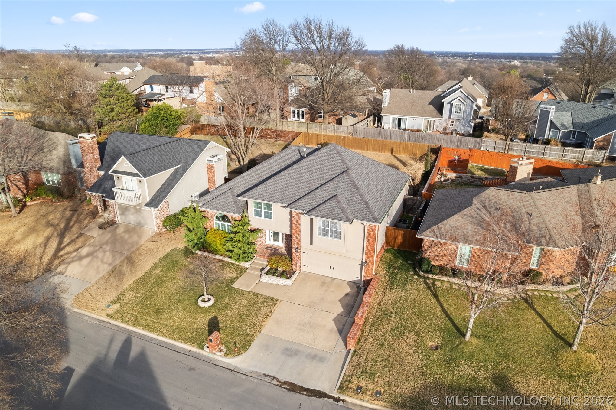 7725 S Granite Avenue Property Photo 3
