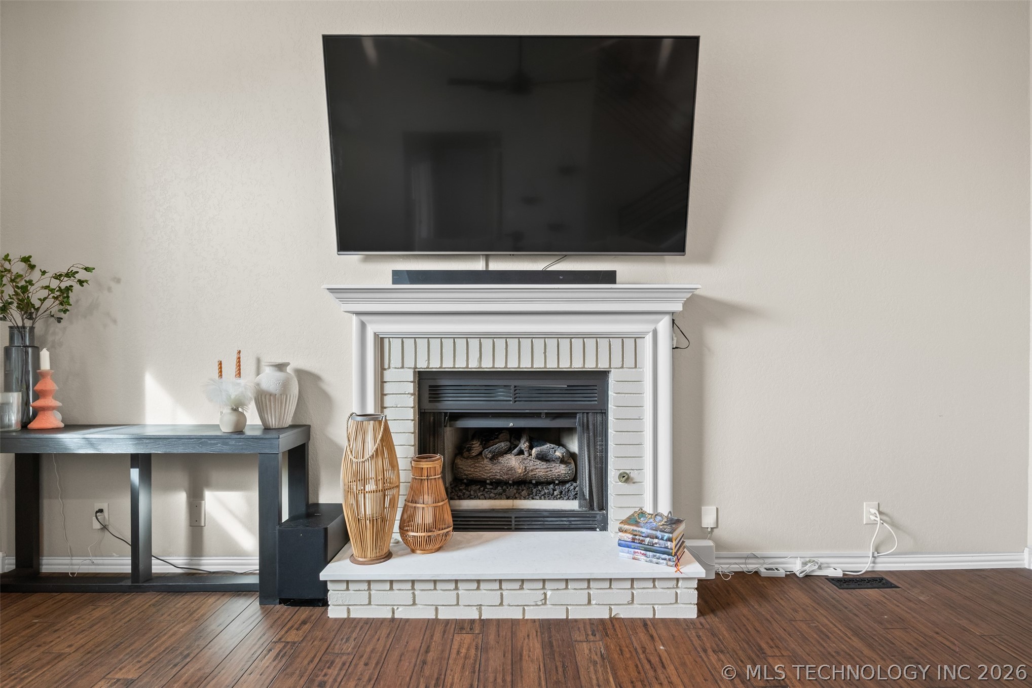 7725 S Granite Avenue Property Photo 8