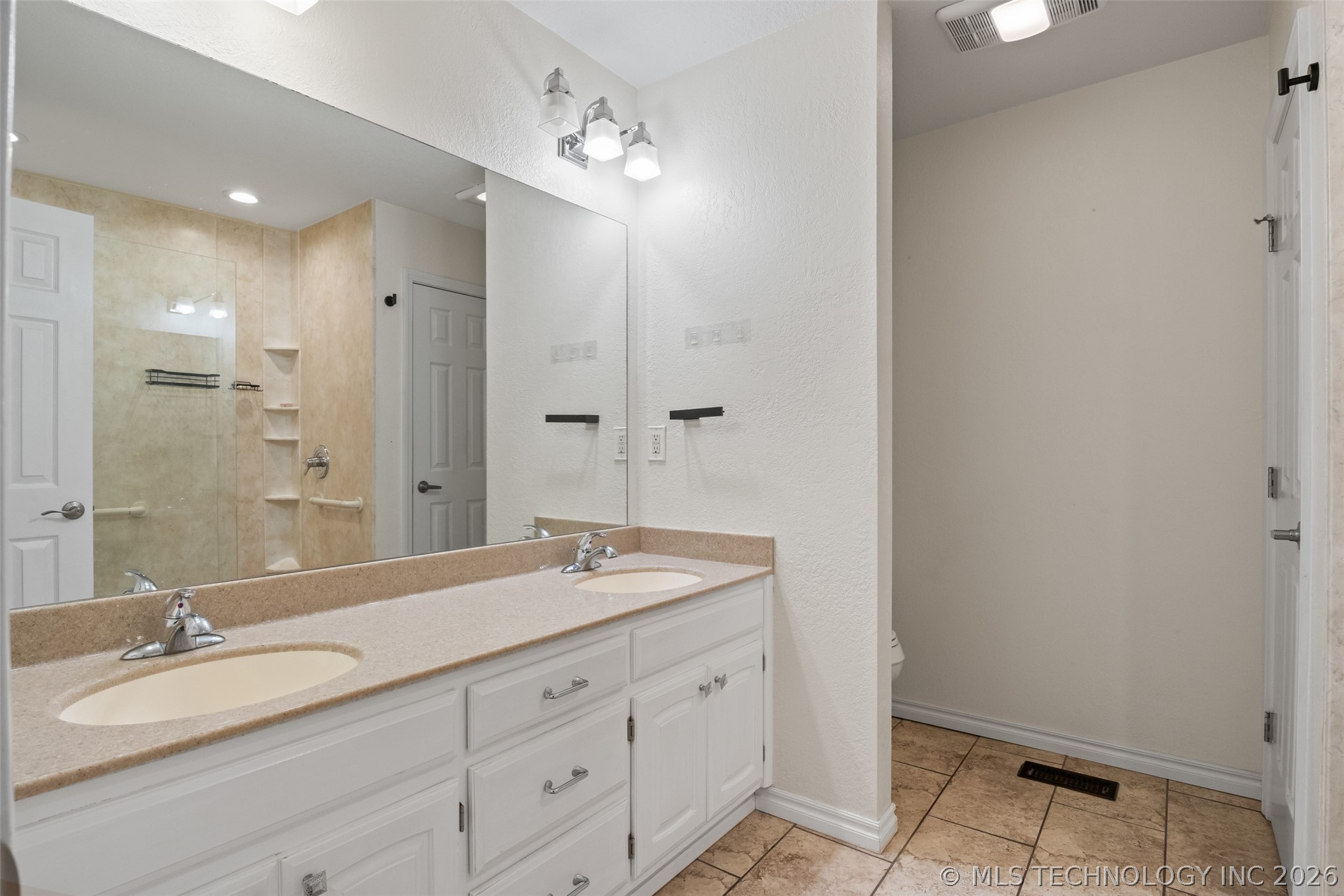 7725 S Granite Avenue Property Photo 25