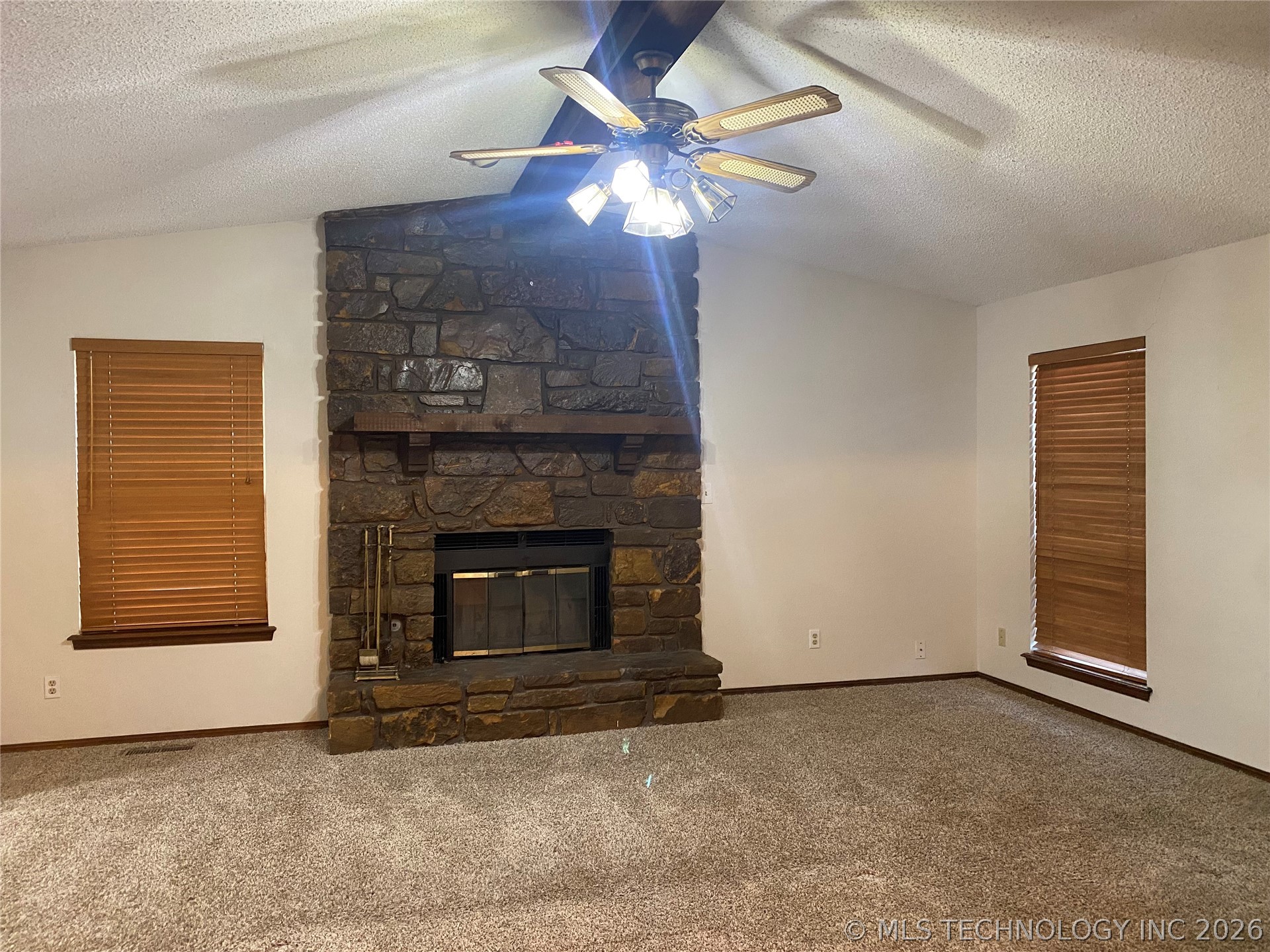 1321 W Quantico Place Property Photo 2
