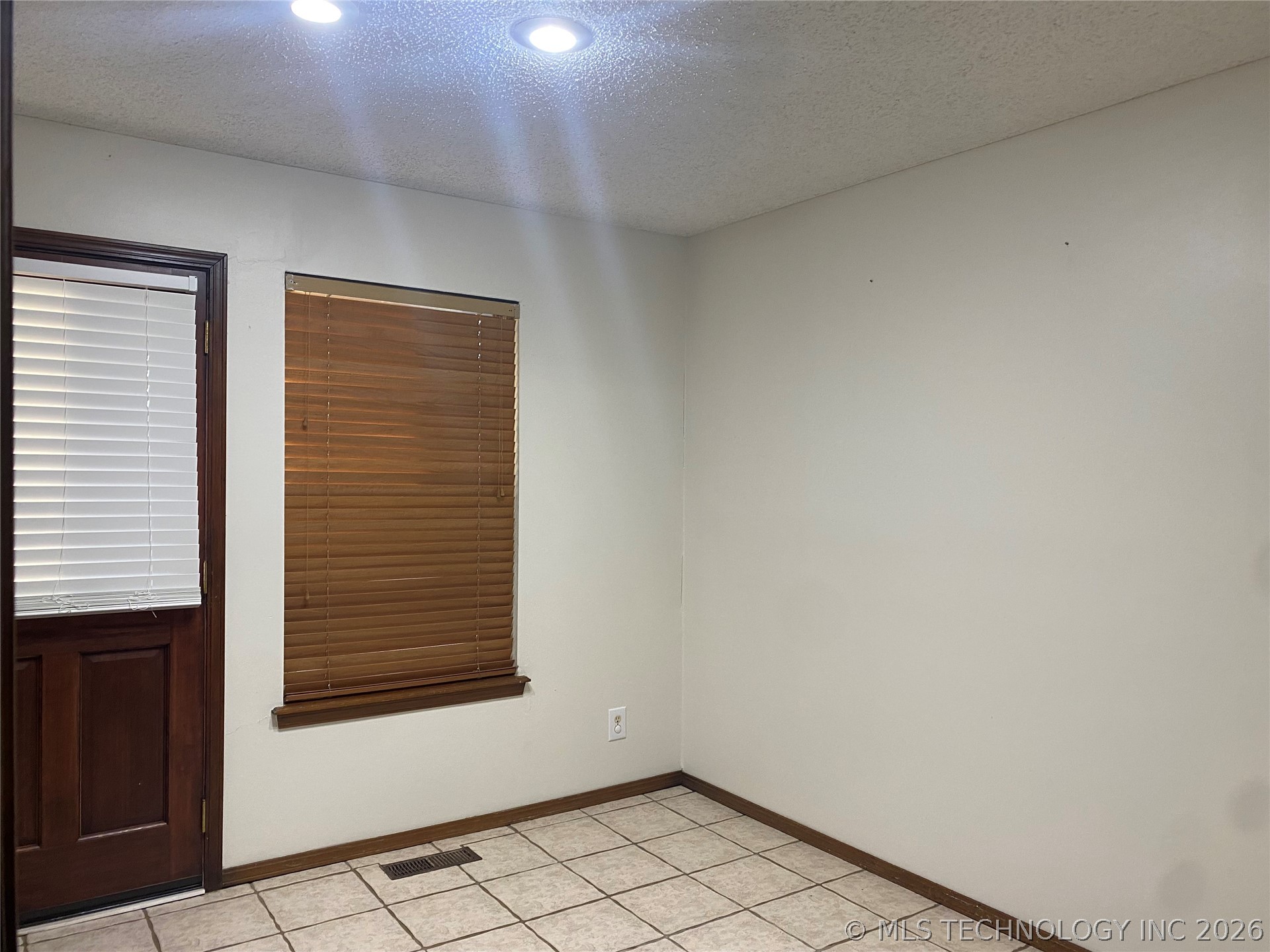 1321 W Quantico Place Property Photo 5