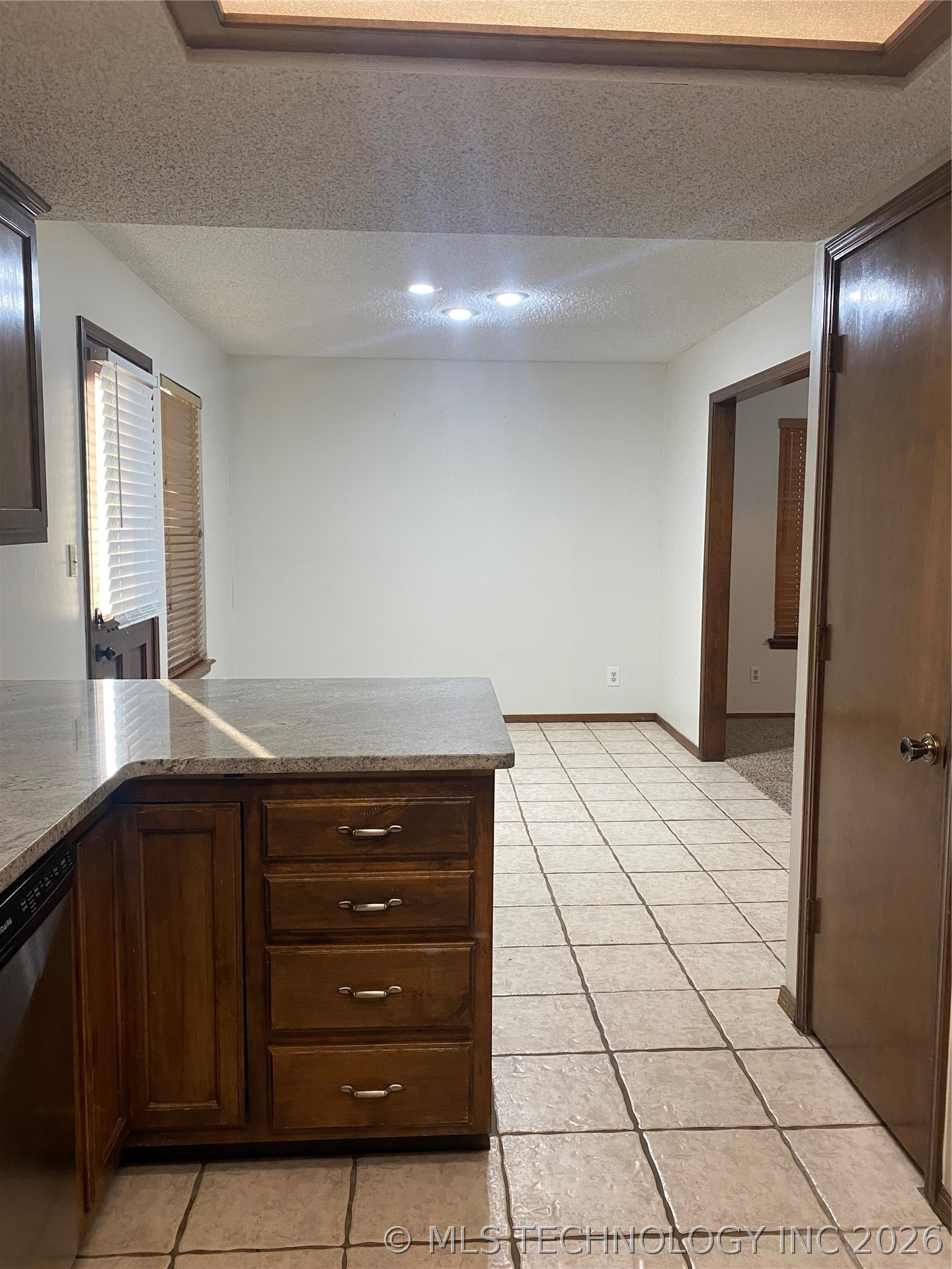1321 W Quantico Place Property Photo 8