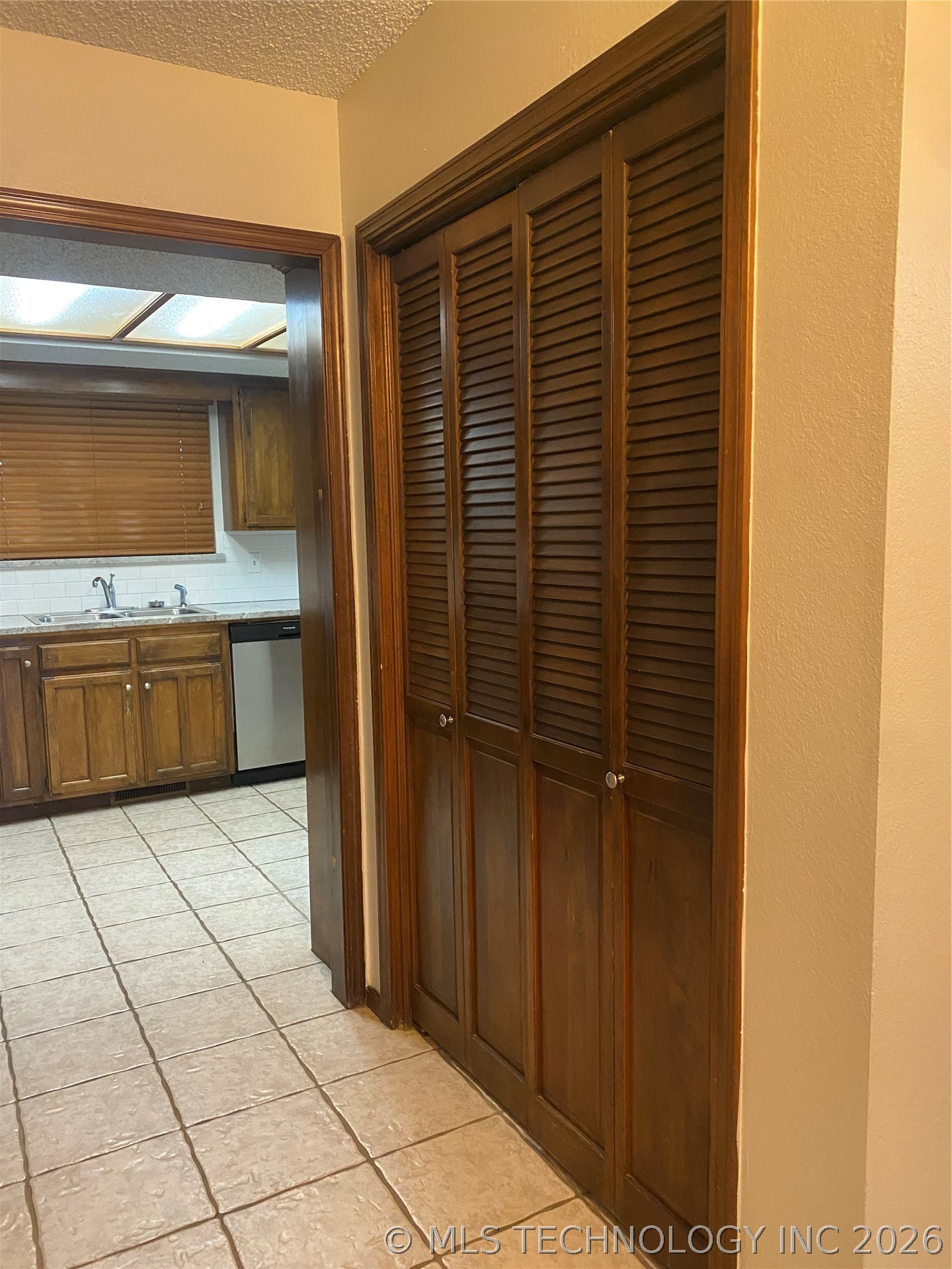1321 W Quantico Place Property Photo 10