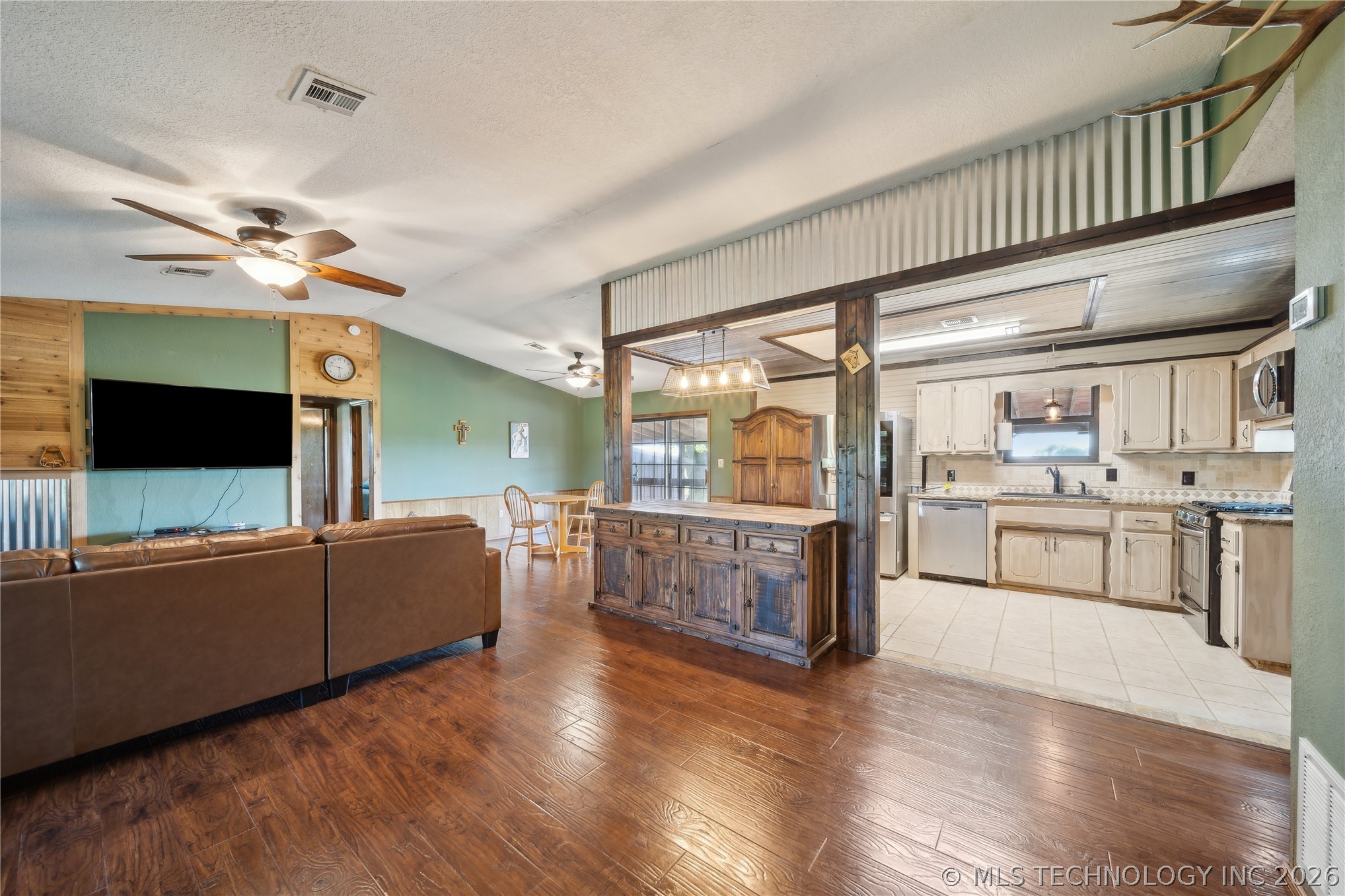 1202 Oak Grove Road Property Photo 5