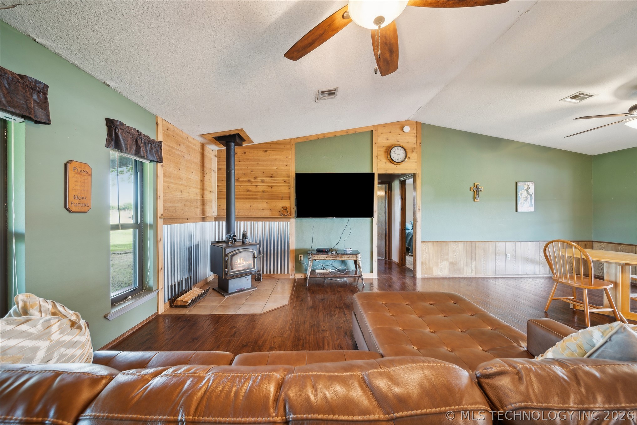 1202 Oak Grove Road Property Photo 6