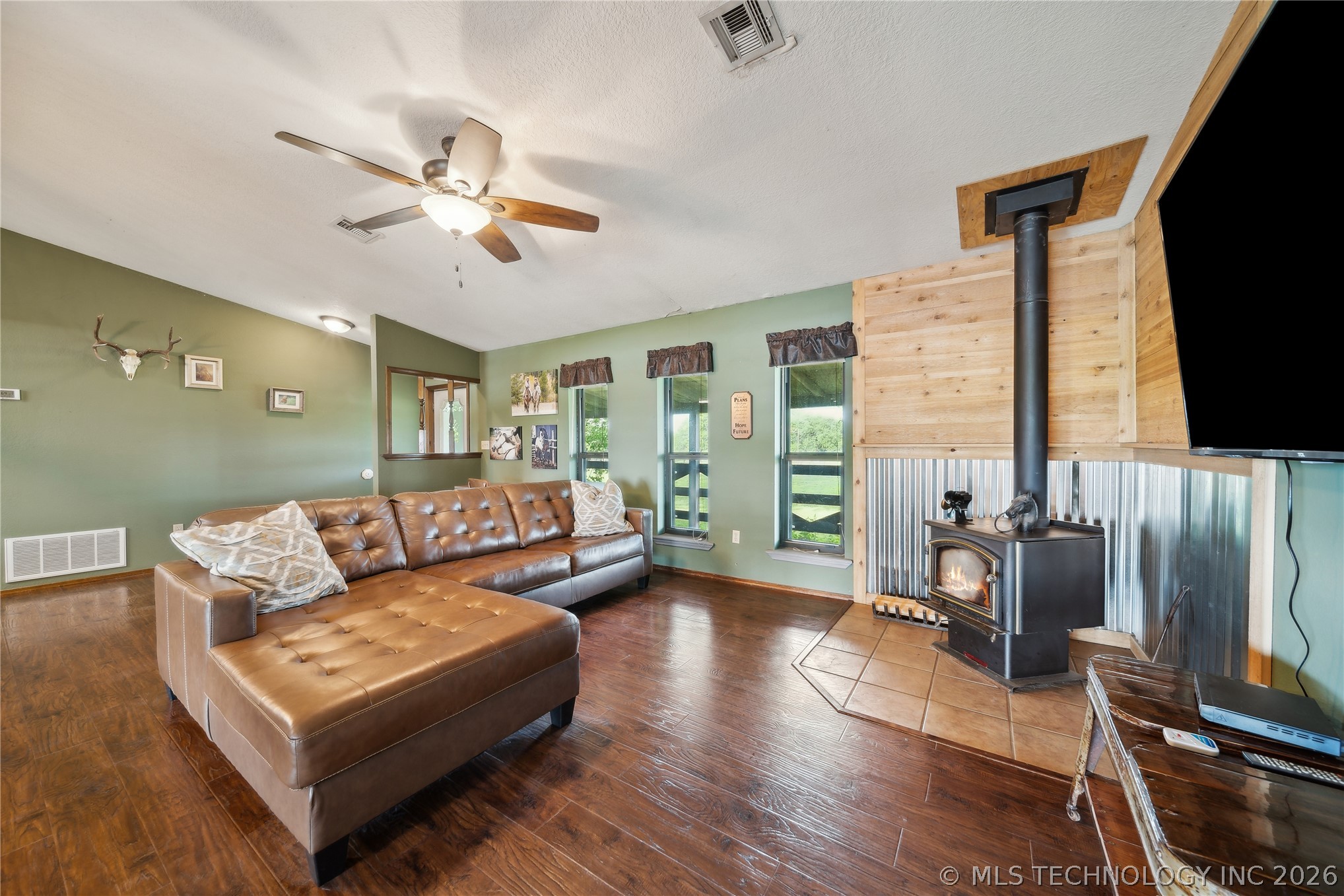 1202 Oak Grove Road Property Photo 7