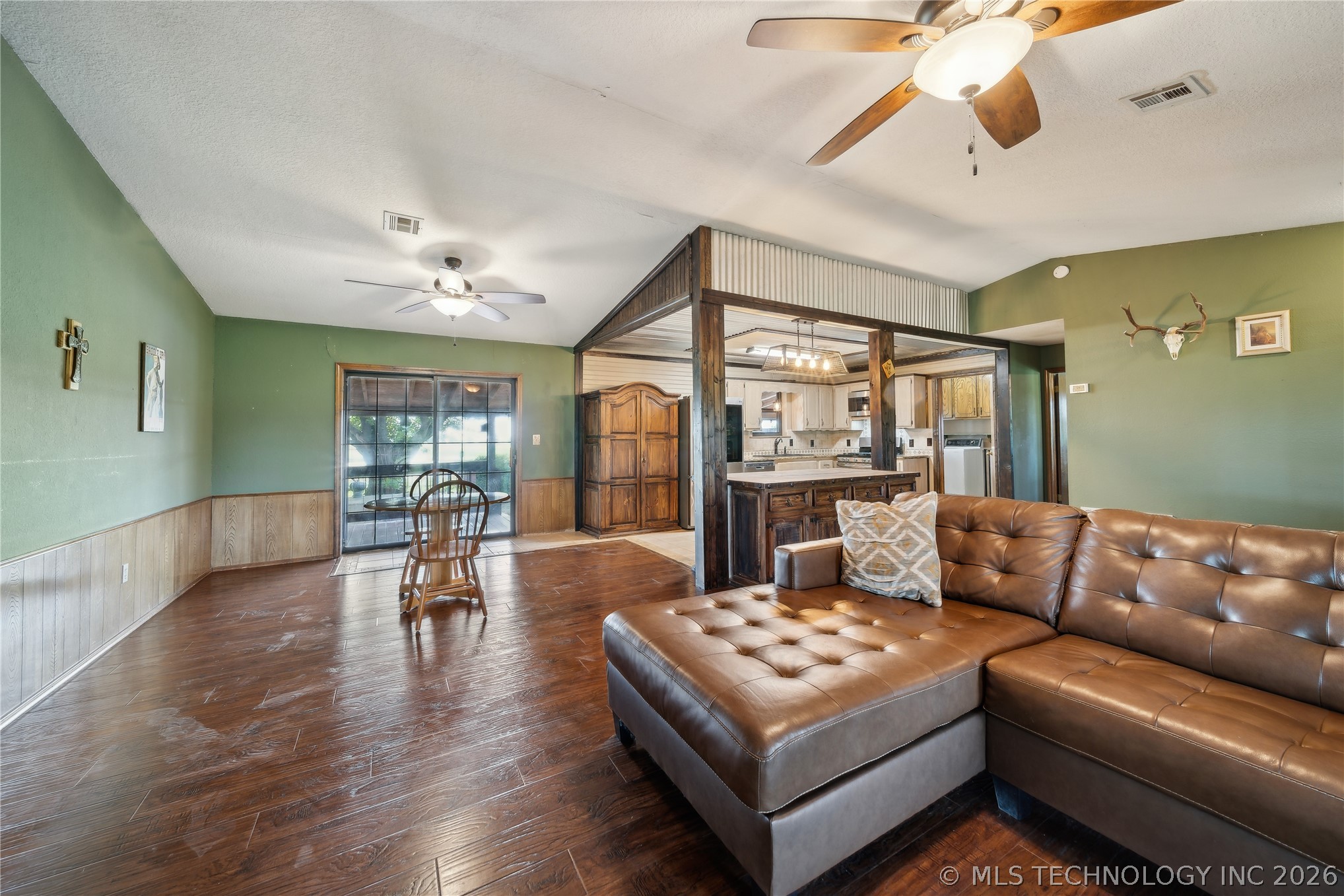 1202 Oak Grove Road Property Photo 8