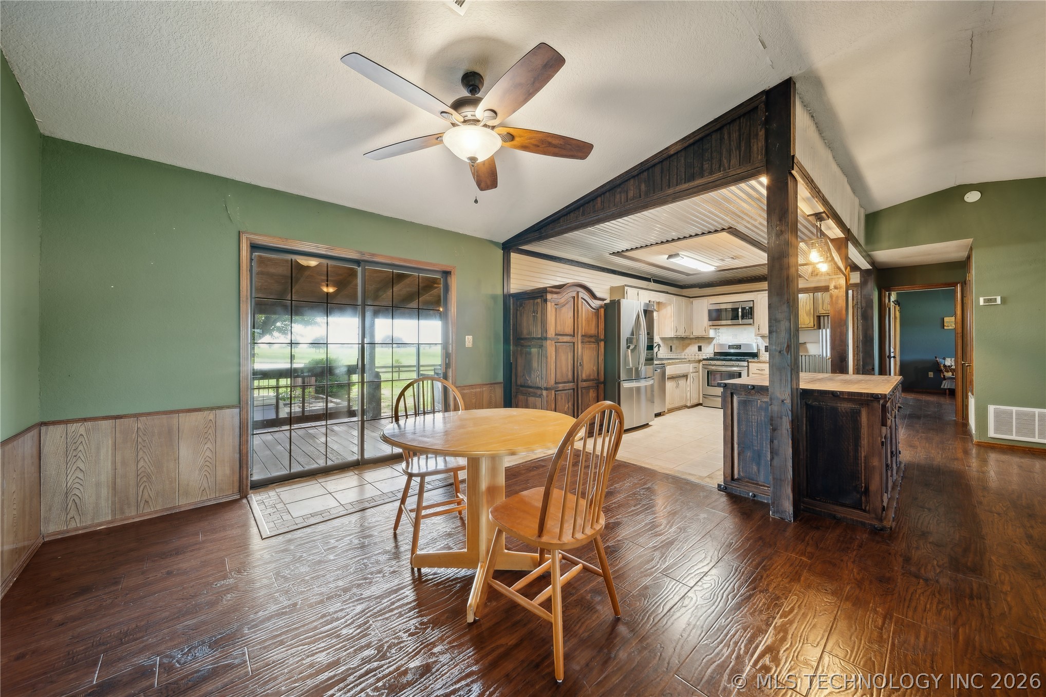 1202 Oak Grove Road Property Photo 9