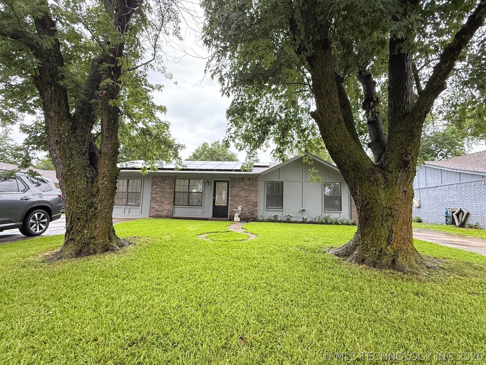 14468 S Poplar Street Property Photo 1