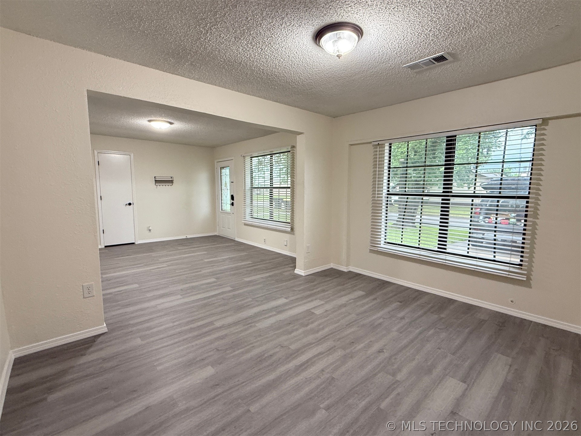 14468 S Poplar Street Property Photo 3
