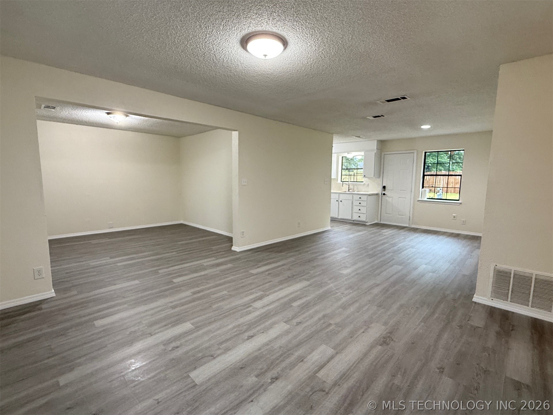 14468 S Poplar Street Property Photo 4