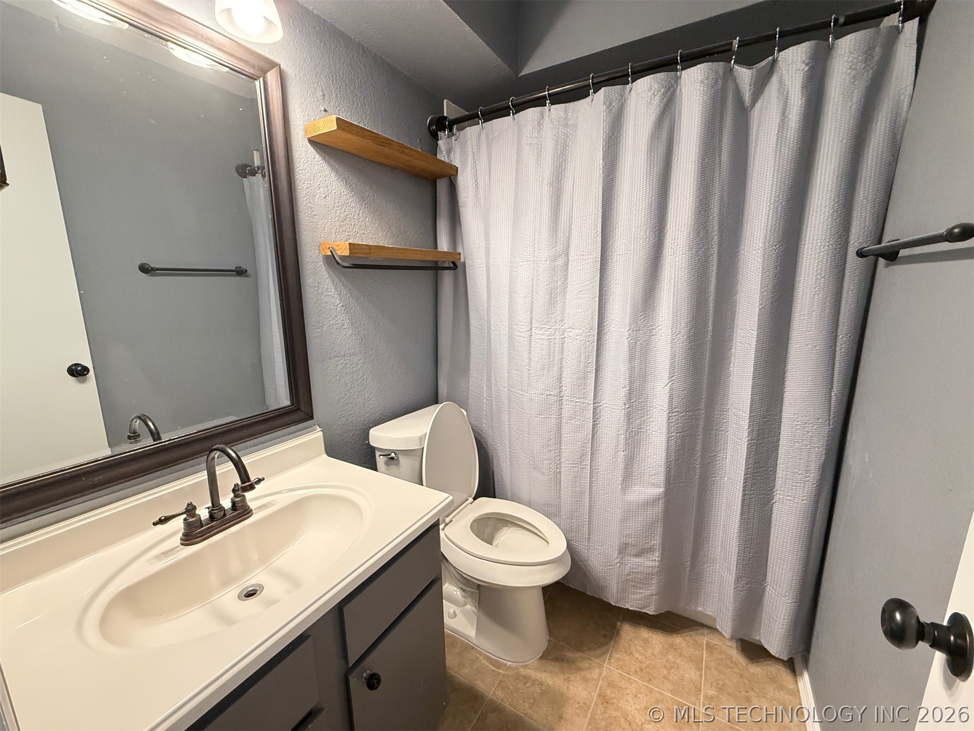 14468 S Poplar Street Property Photo 7