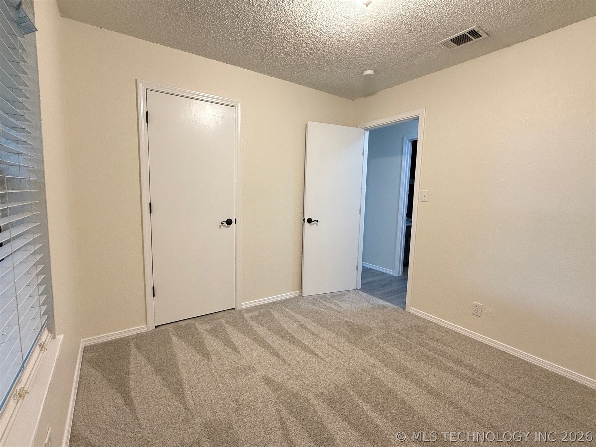 14468 S Poplar Street Property Photo 9