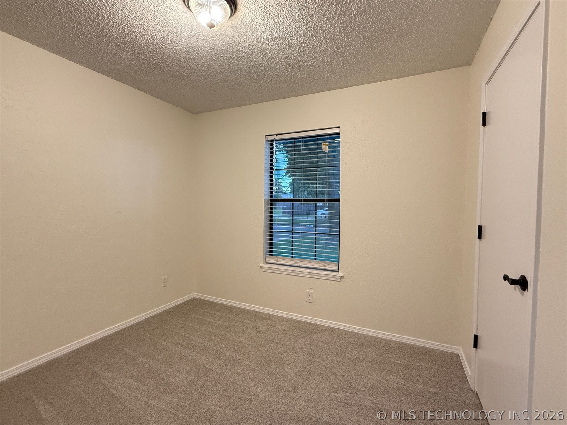 14468 S Poplar Street Property Photo 10