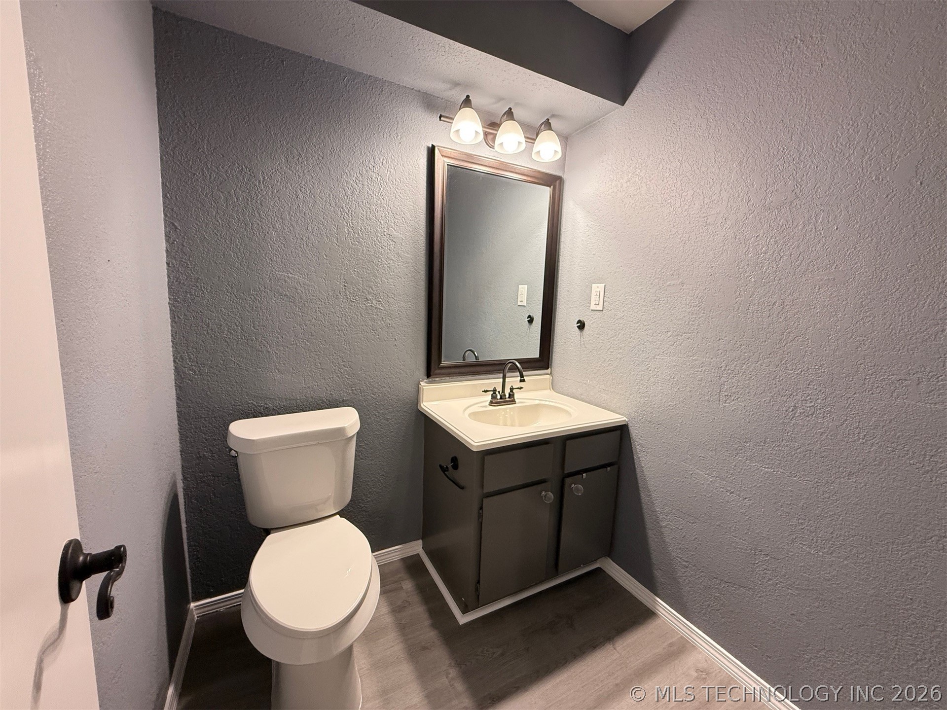 14468 S Poplar Street Property Photo 11