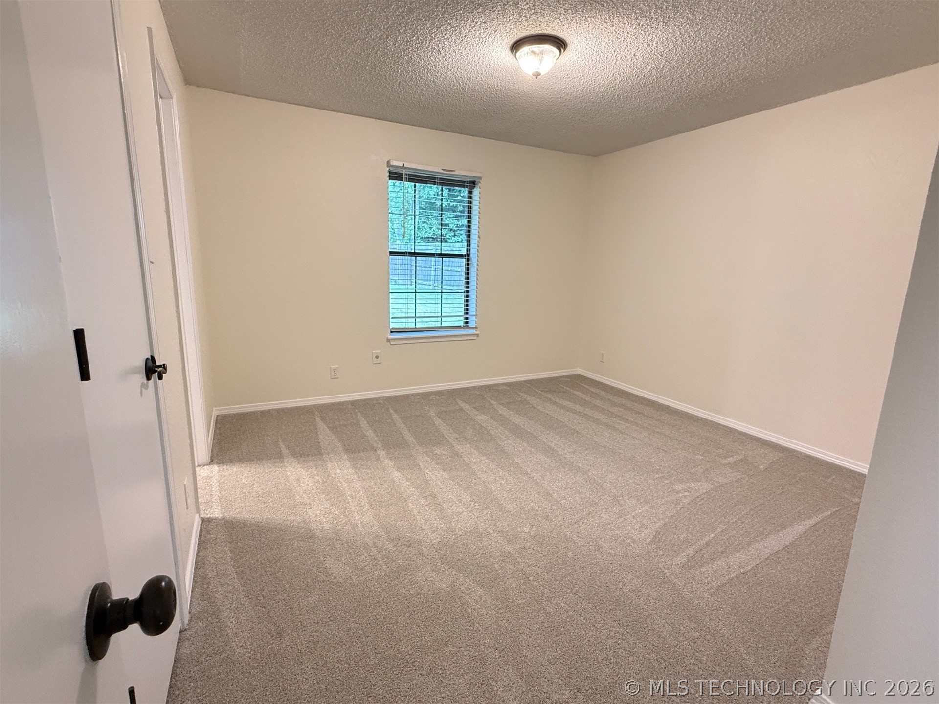14468 S Poplar Street Property Photo 12