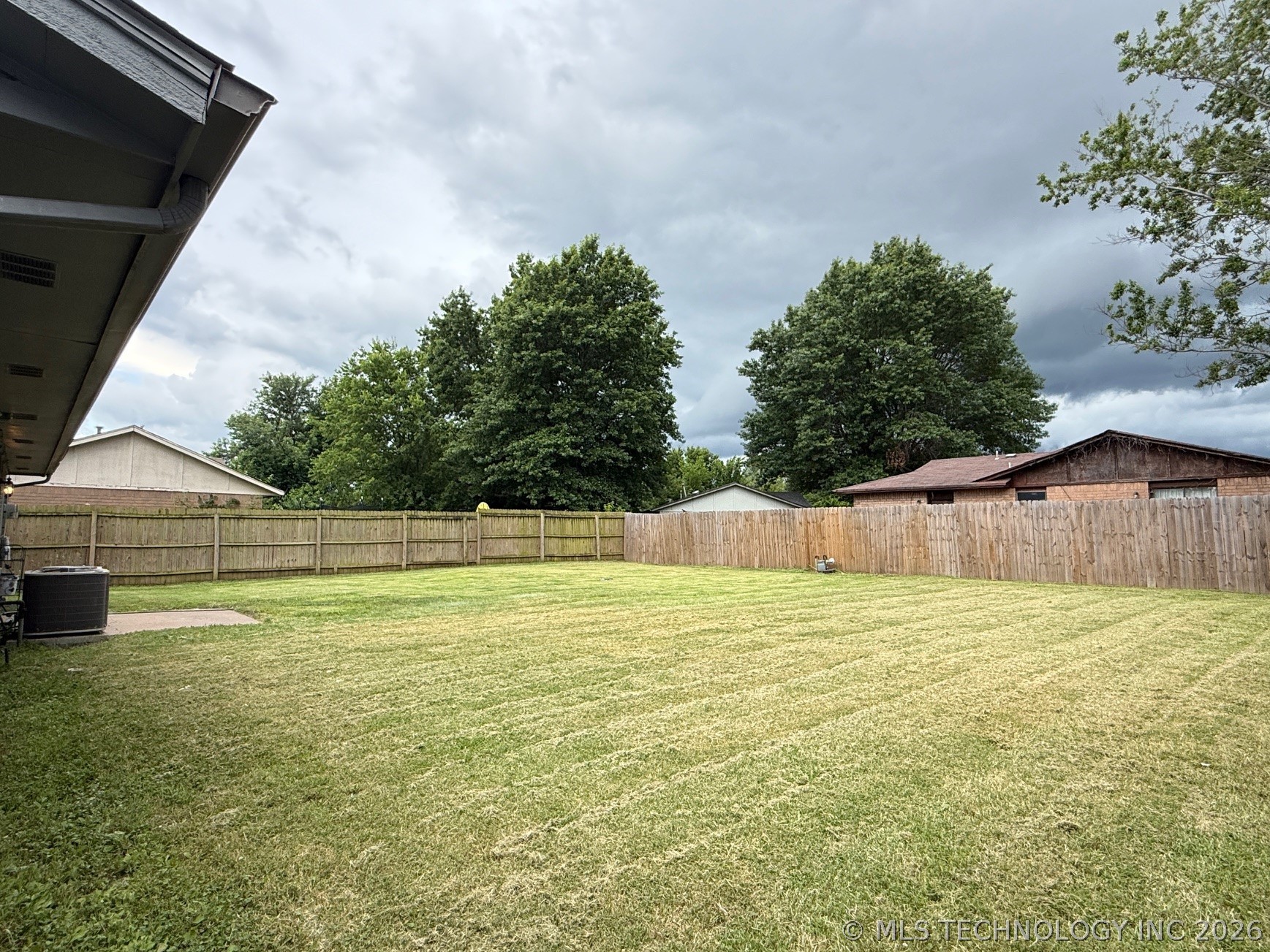 14468 S Poplar Street Property Photo 13
