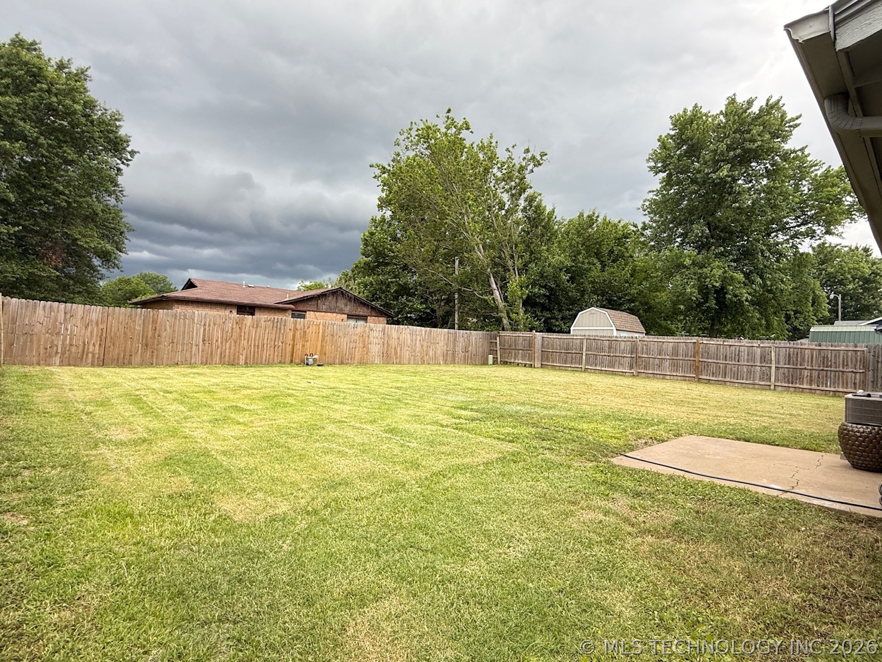 14468 S Poplar Street Property Photo 14