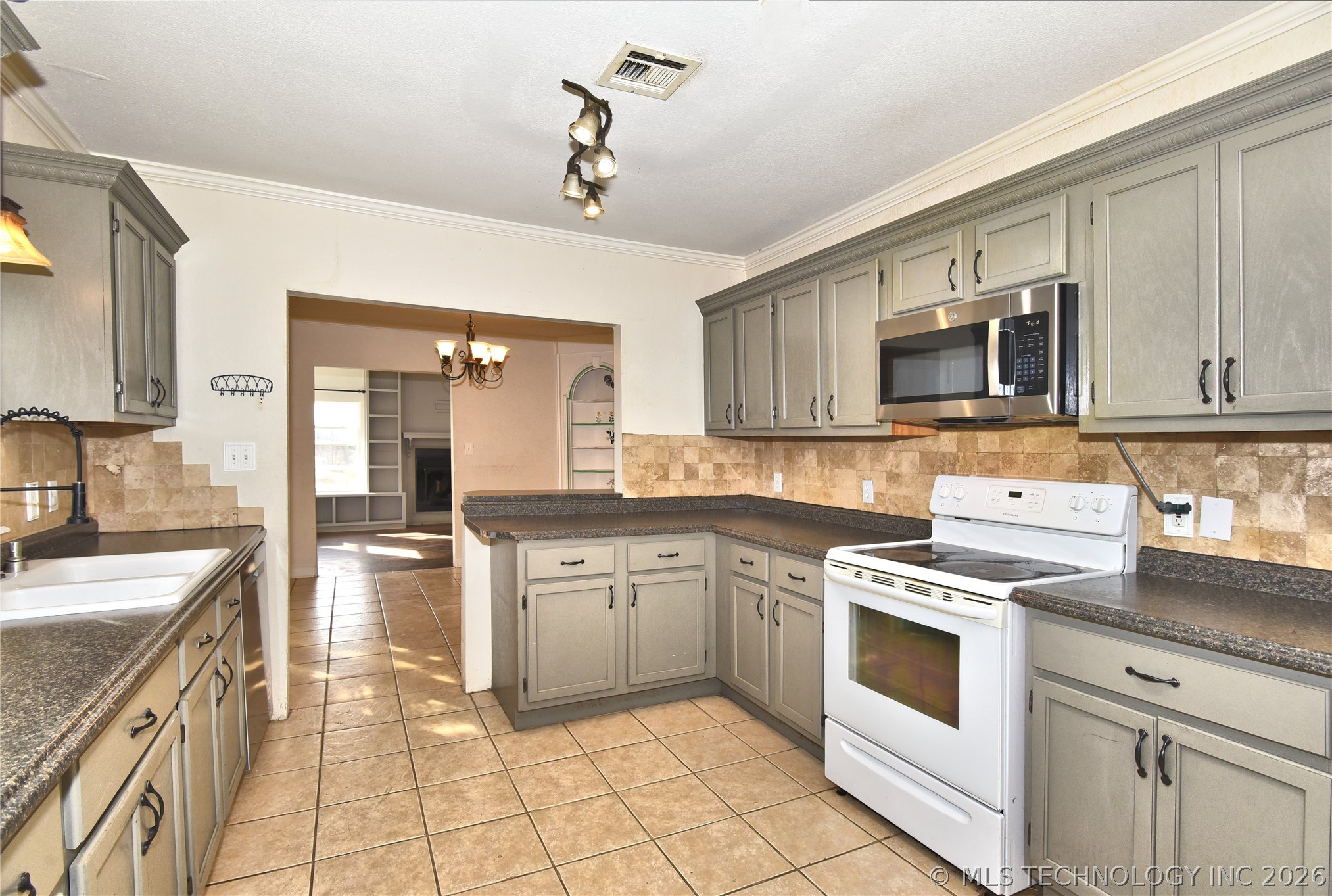 368461 E 5500 Street Property Photo 10
