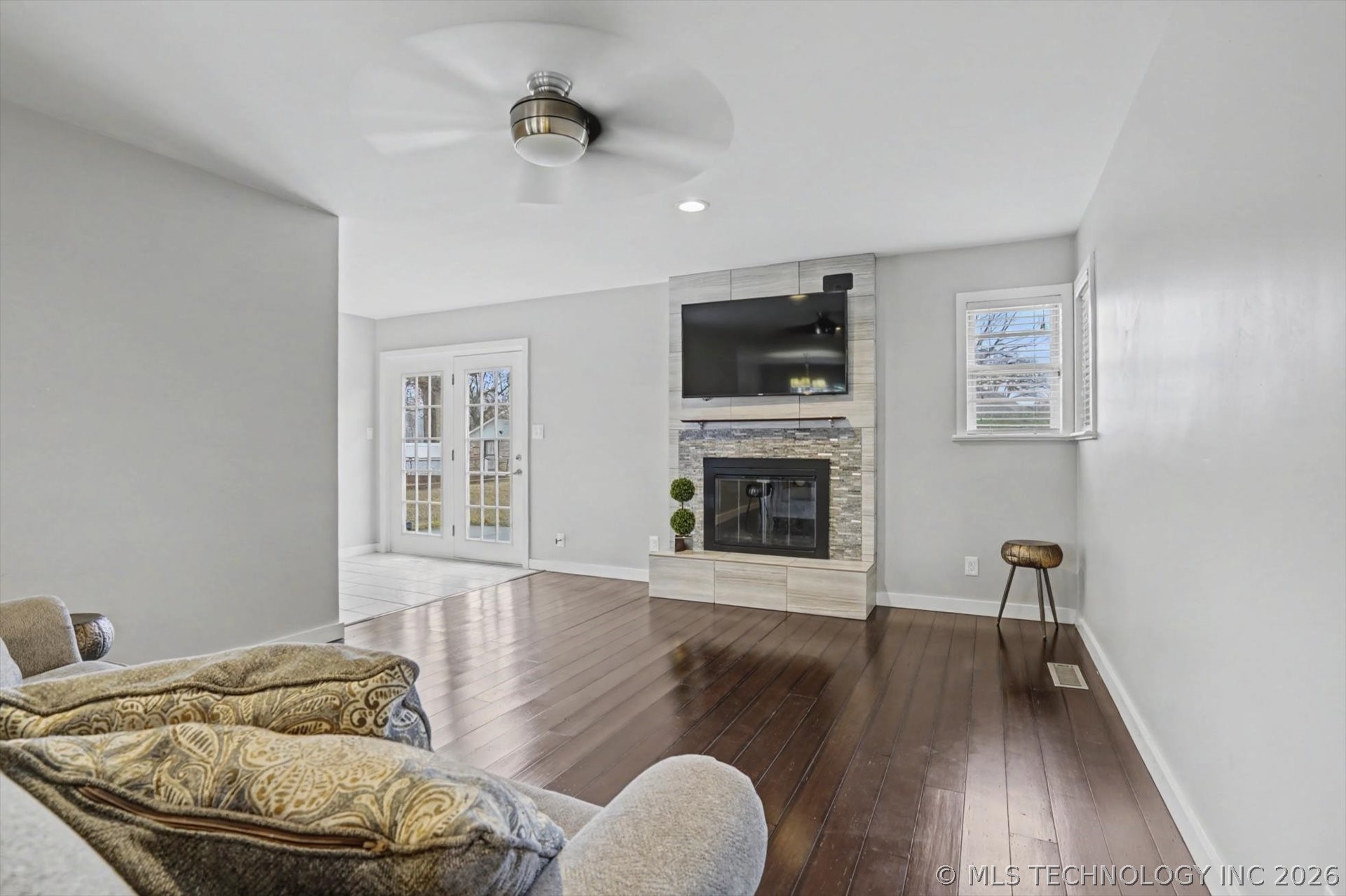 5021 S Irvington Place Property Photo 7