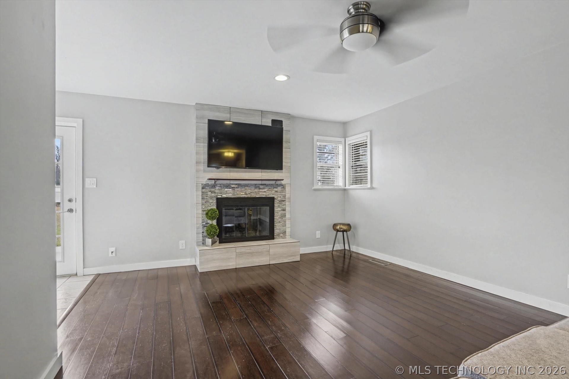 5021 S Irvington Place Property Photo 8