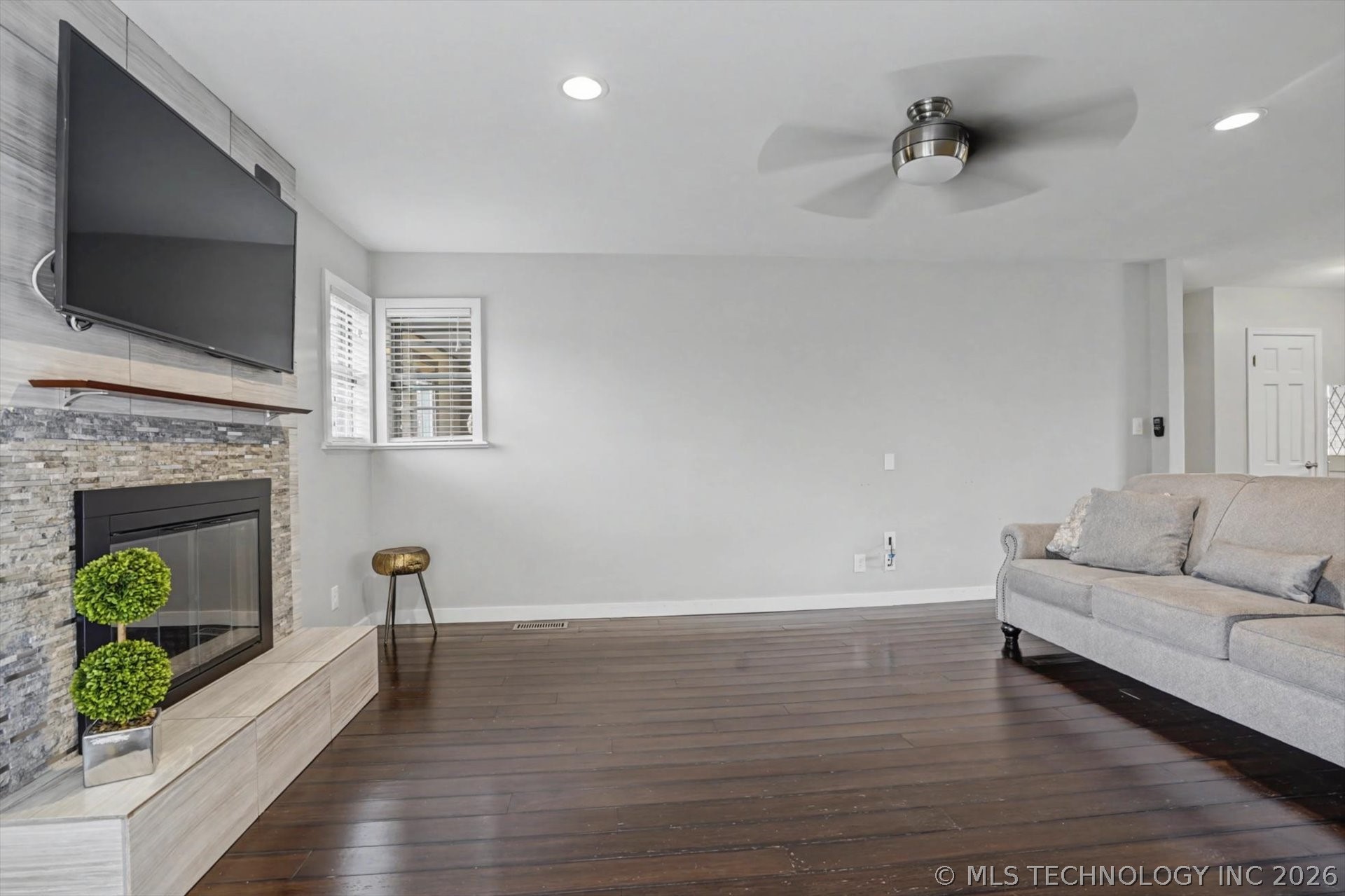 5021 S Irvington Place Property Photo 9