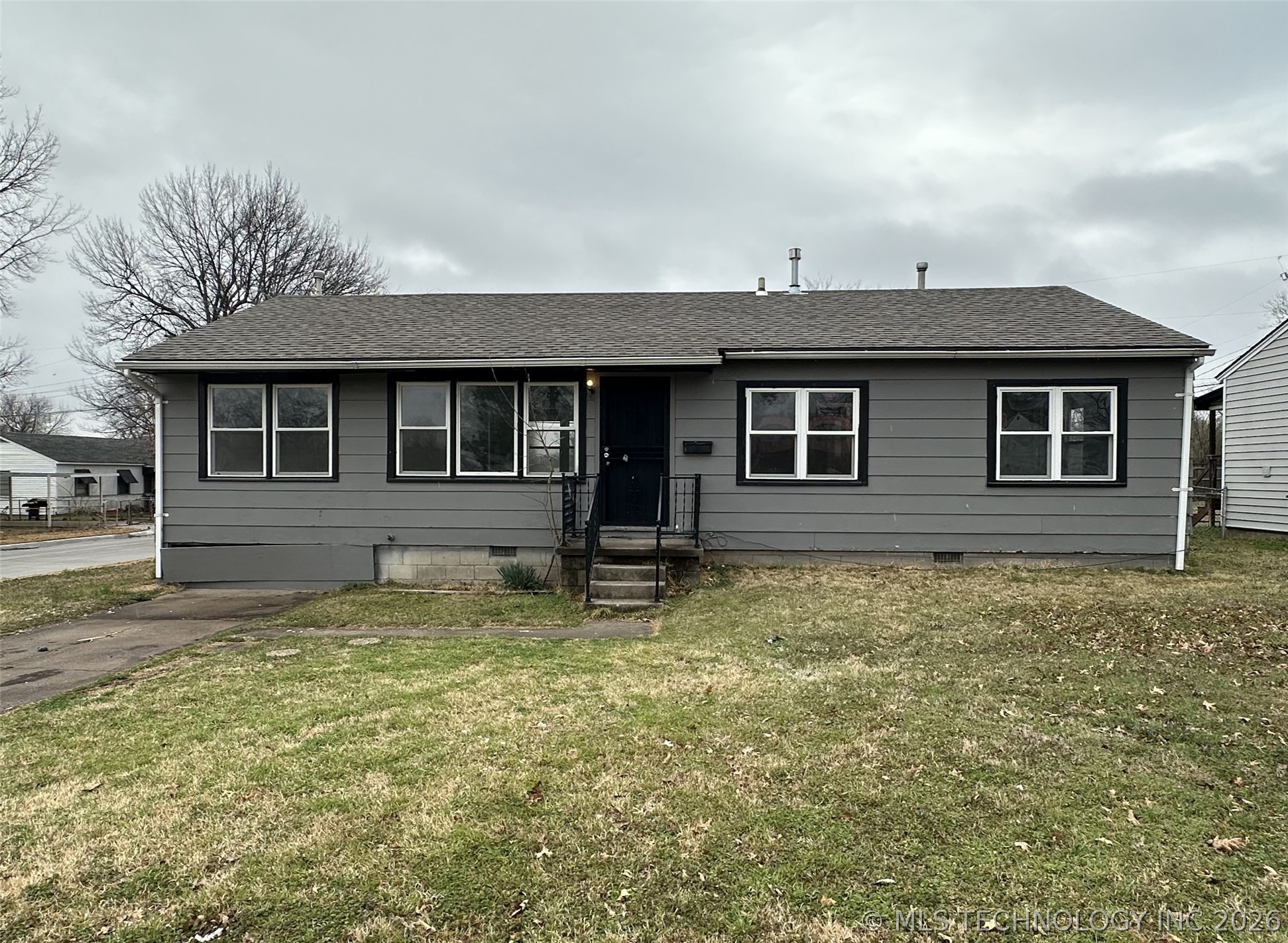 6305 E Newton Street Property Photo 1