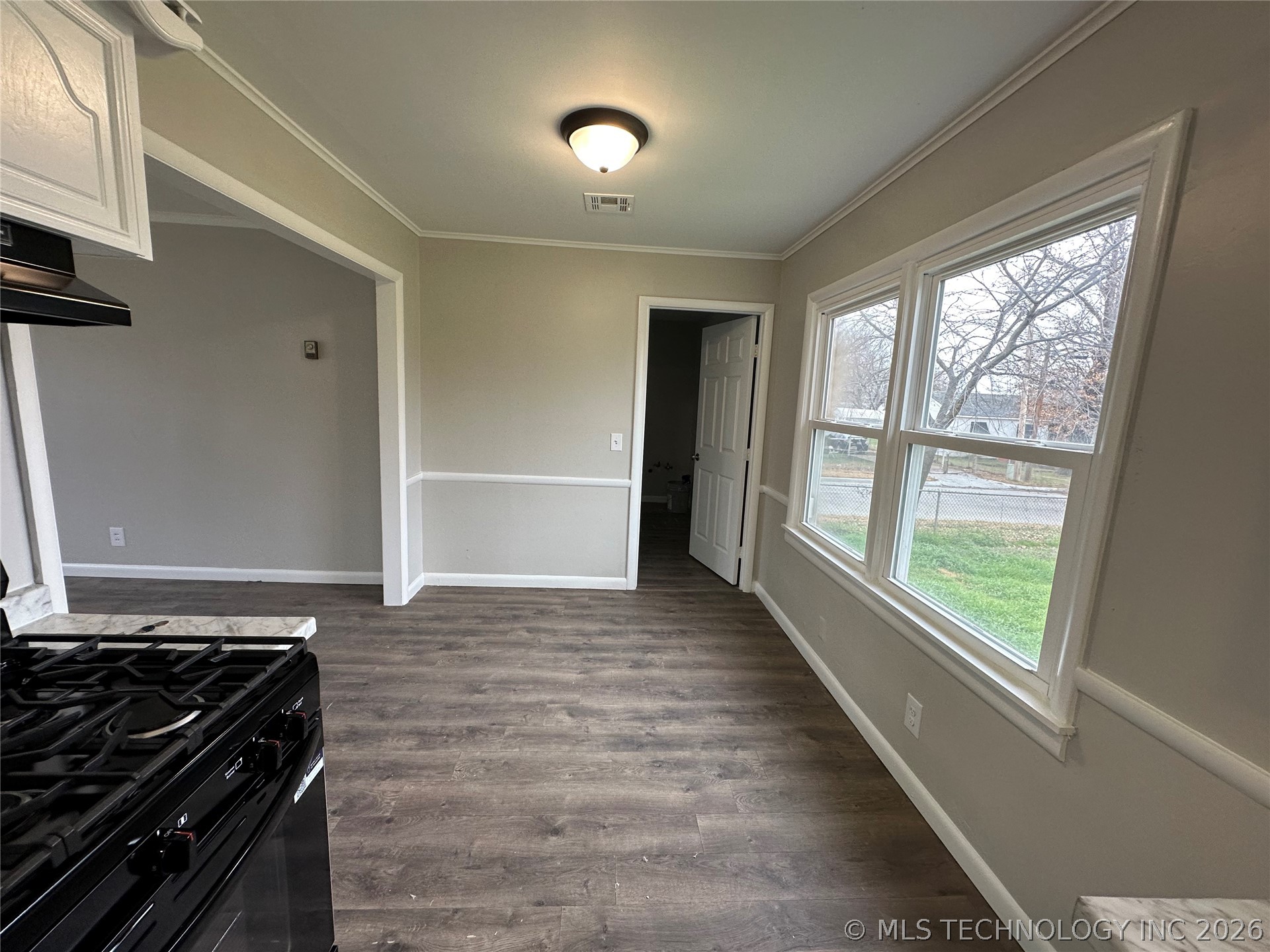 6305 E Newton Street Property Photo 4