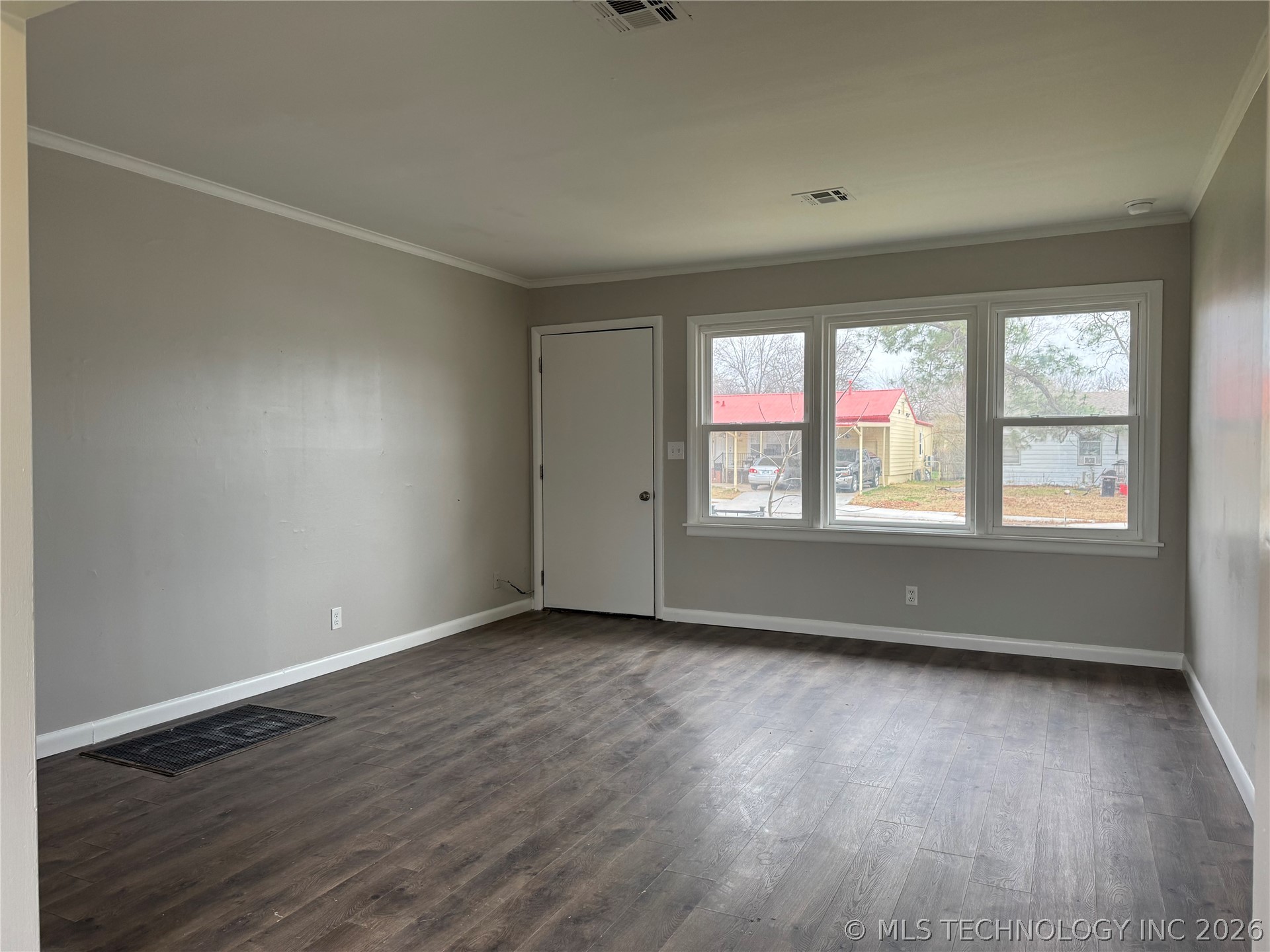 6305 E Newton Street Property Photo 5