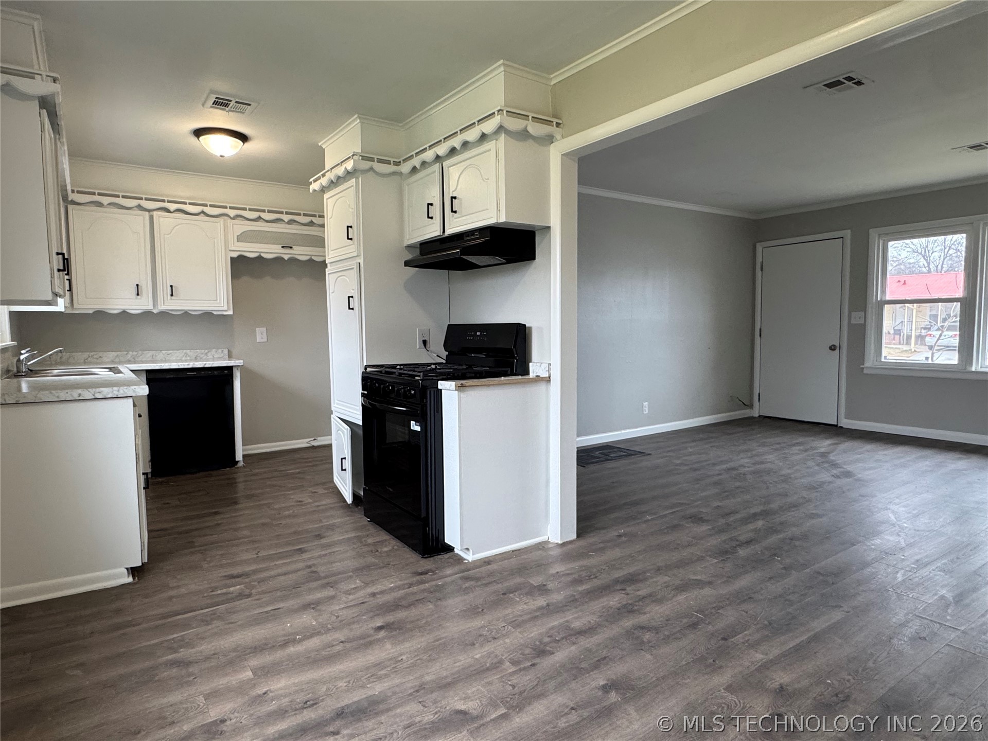 6305 E Newton Street Property Photo 6