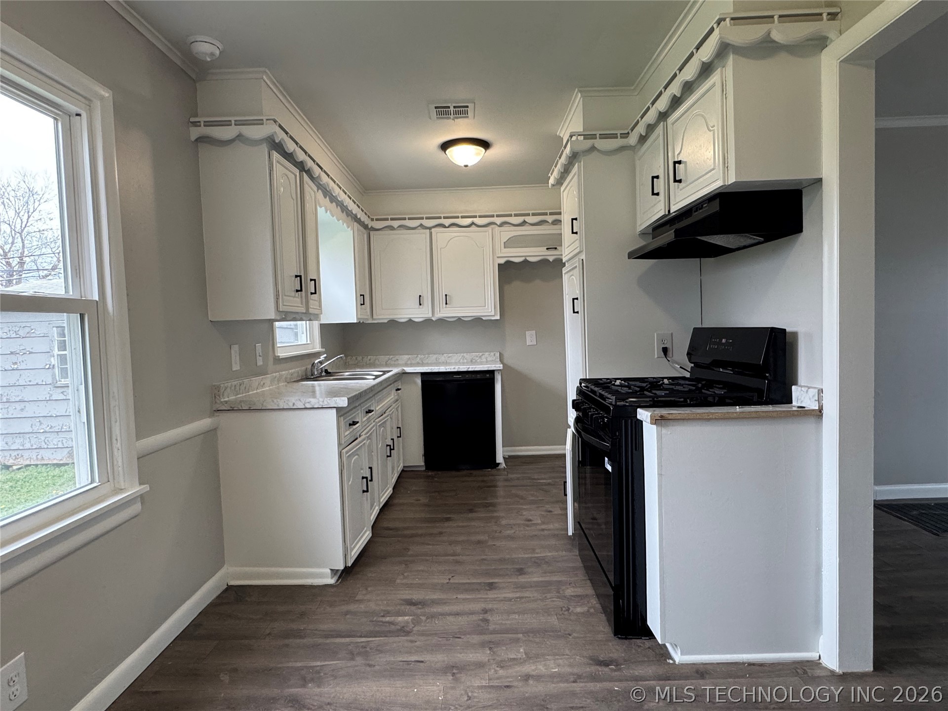 6305 E Newton Street Property Photo 7