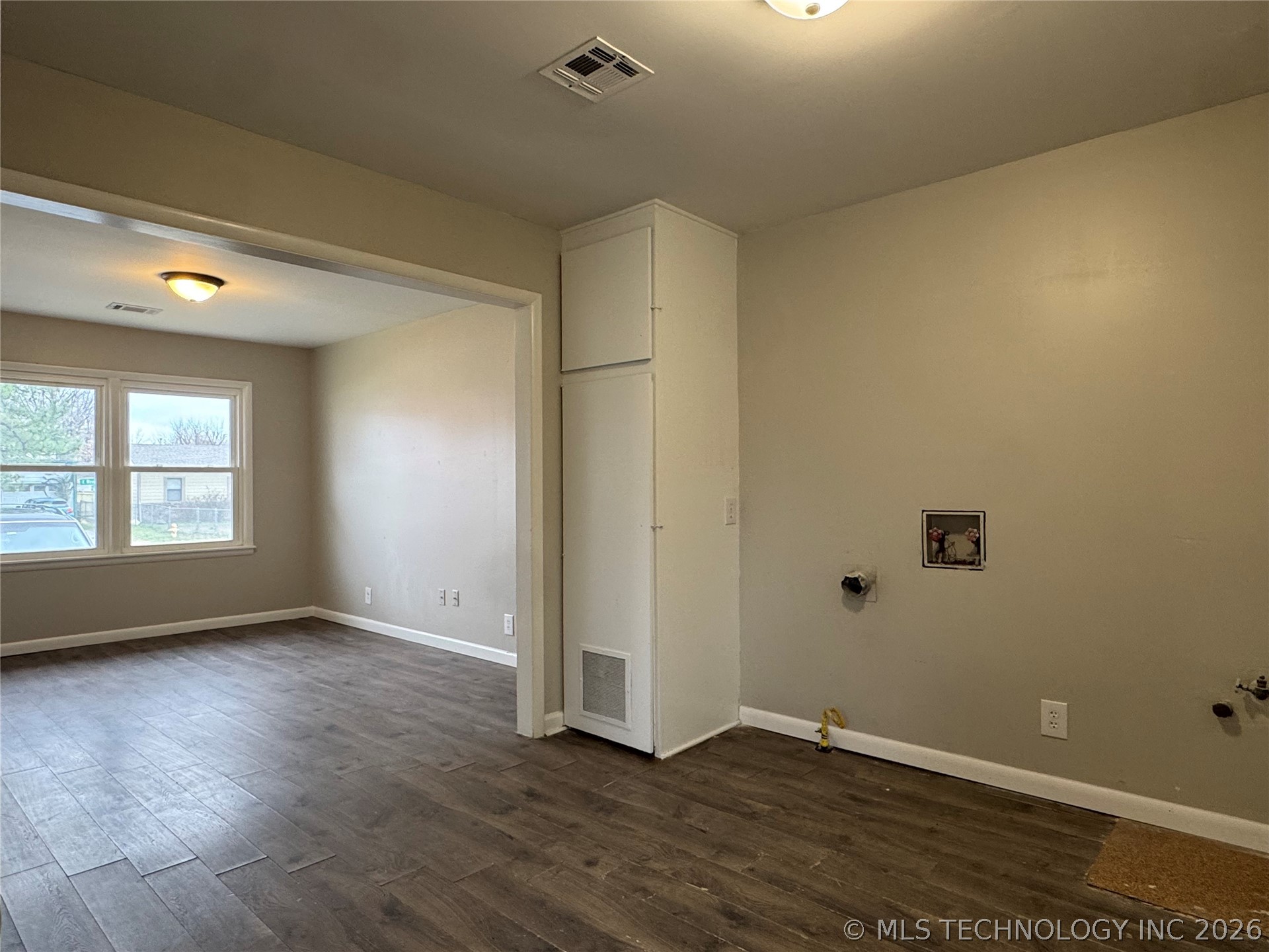 6305 E Newton Street Property Photo 8
