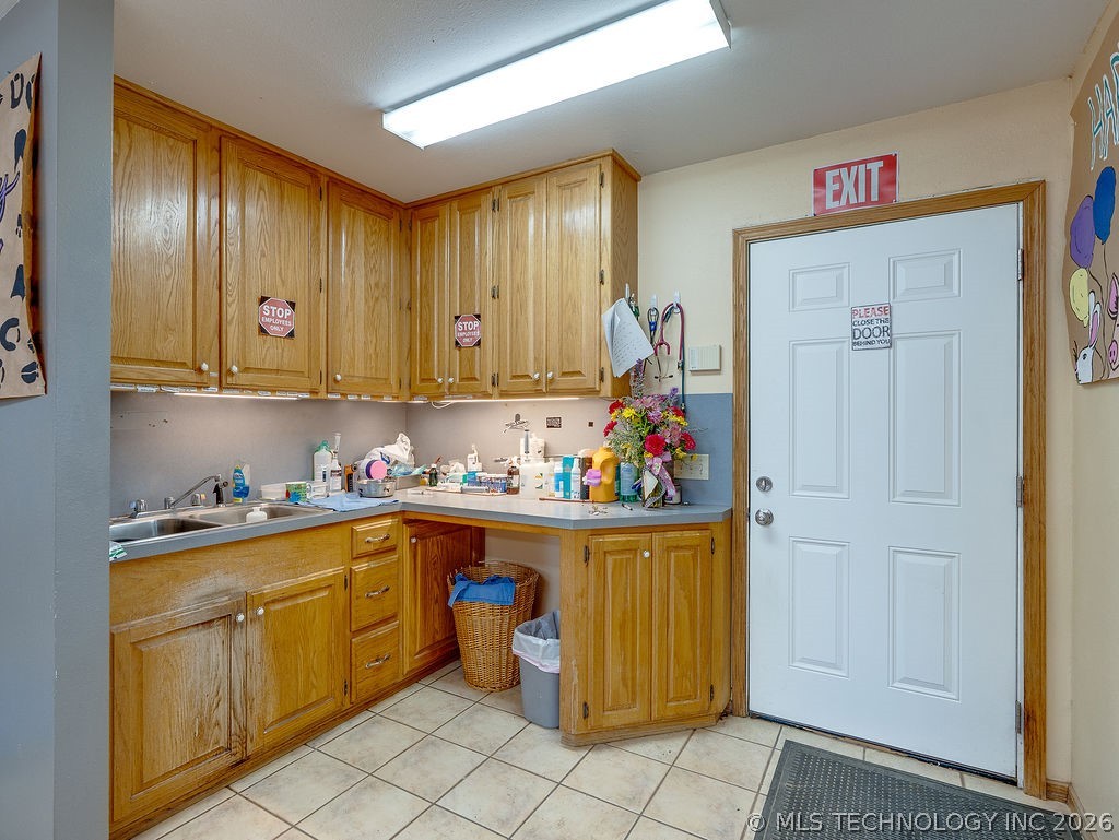 1853 S Broadway Street Property Photo 21