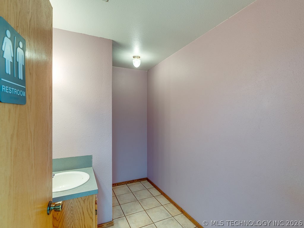 1853 S Broadway Street Property Photo 27