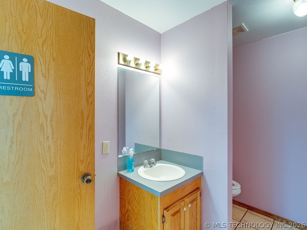 1853 S Broadway Street Property Photo 28