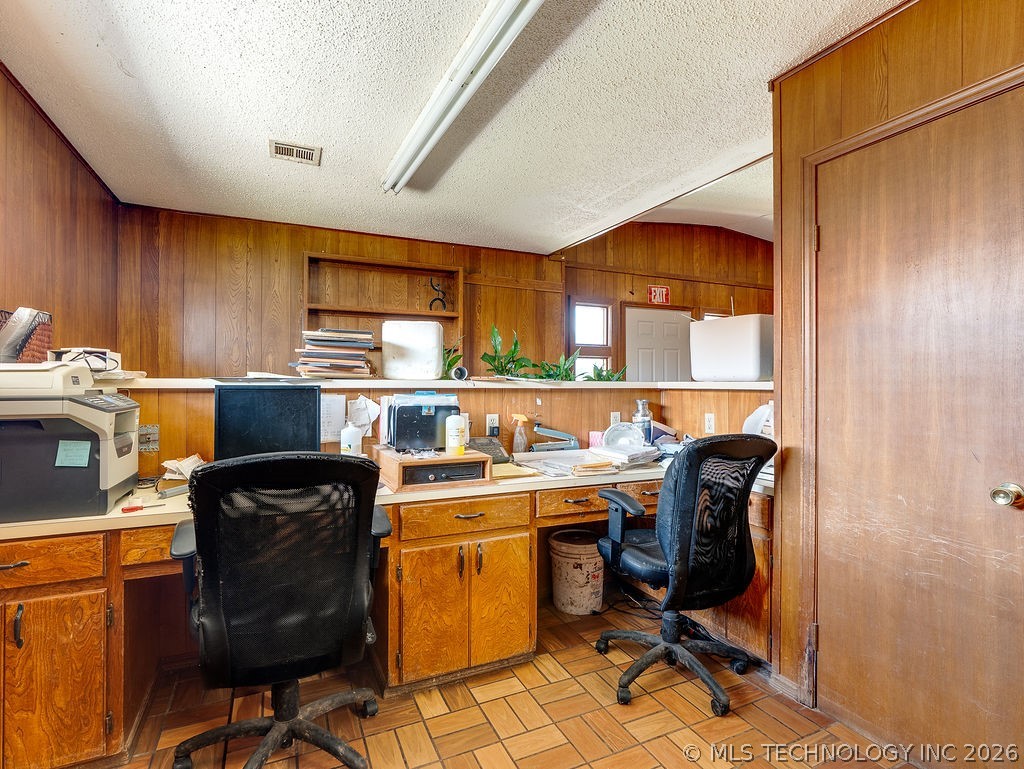 1853 S Broadway Street Property Photo 36
