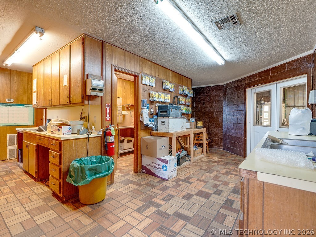 1853 S Broadway Street Property Photo 39
