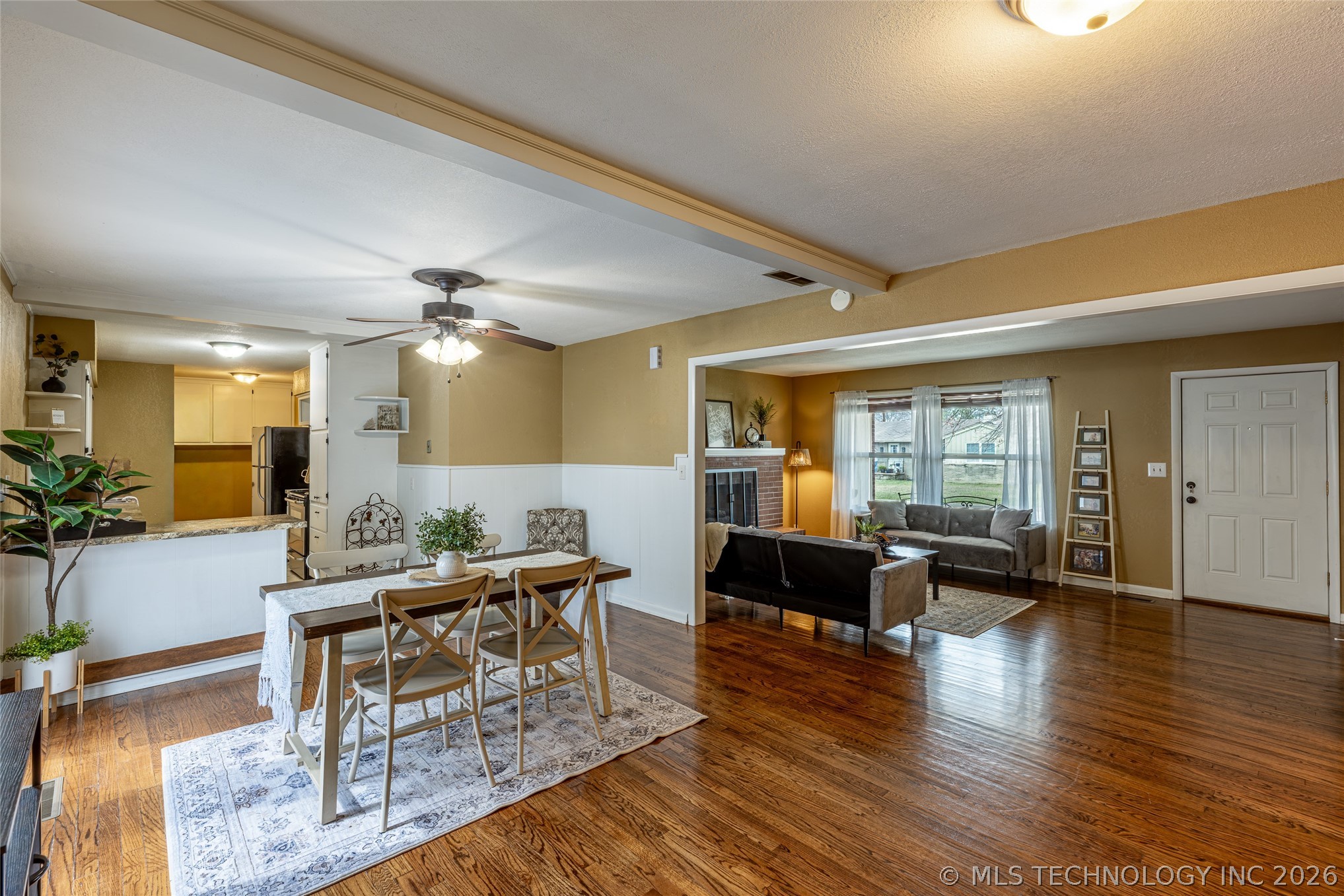 337 E 15th Street Property Photo 6