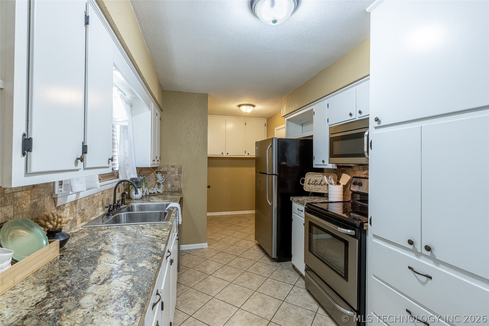 337 E 15th Street Property Photo 13