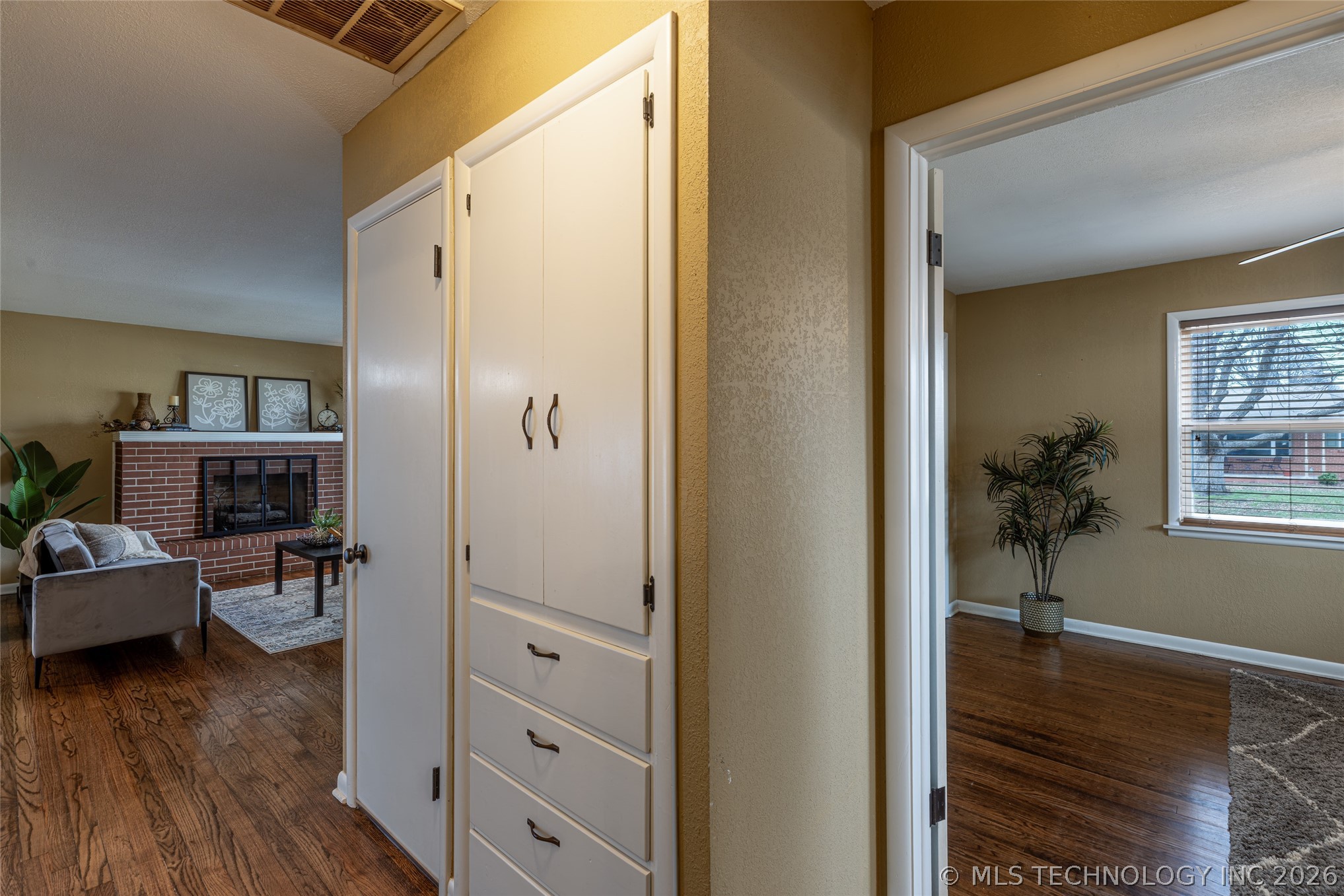 337 E 15th Street Property Photo 15