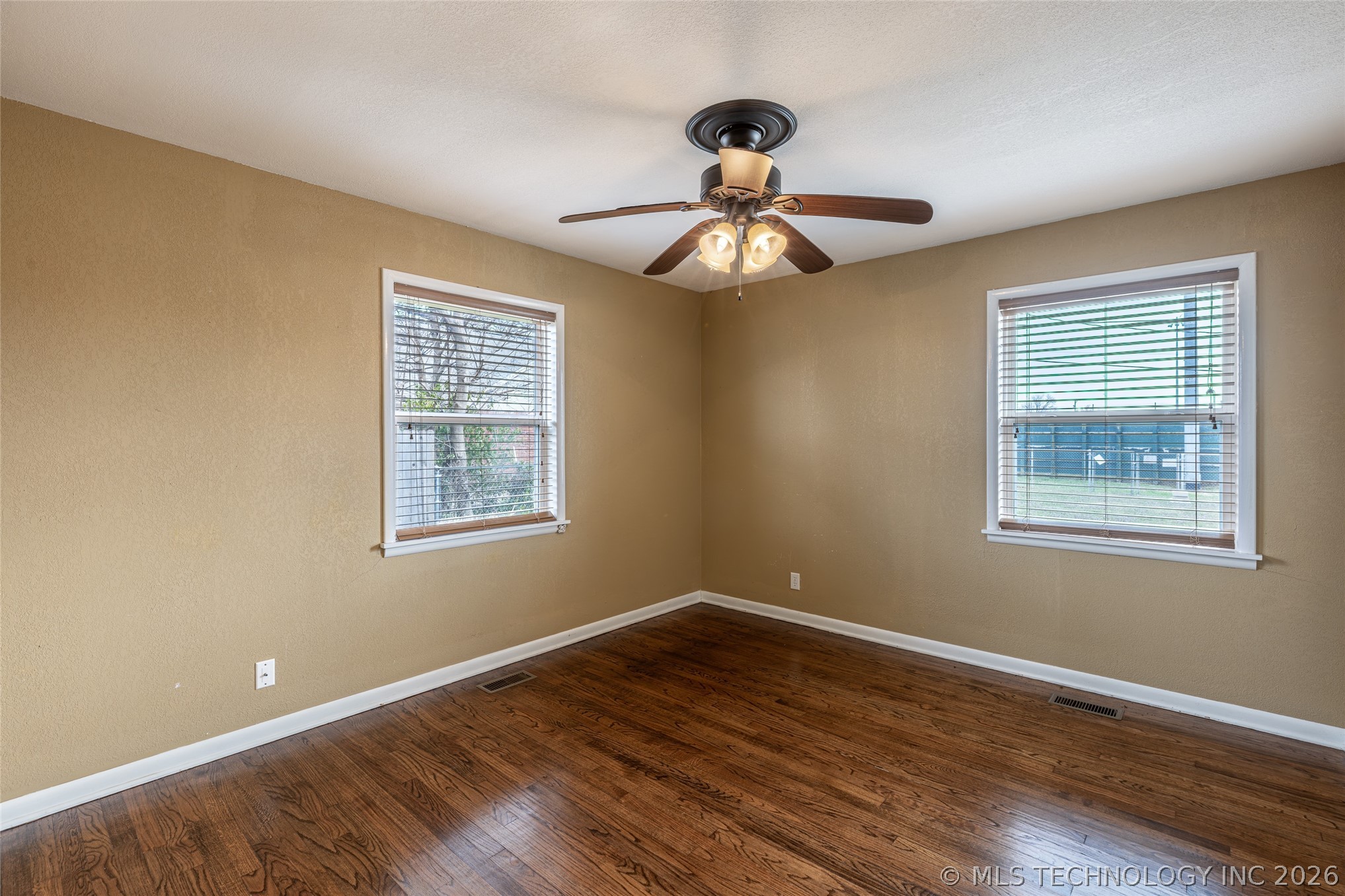 337 E 15th Street Property Photo 18