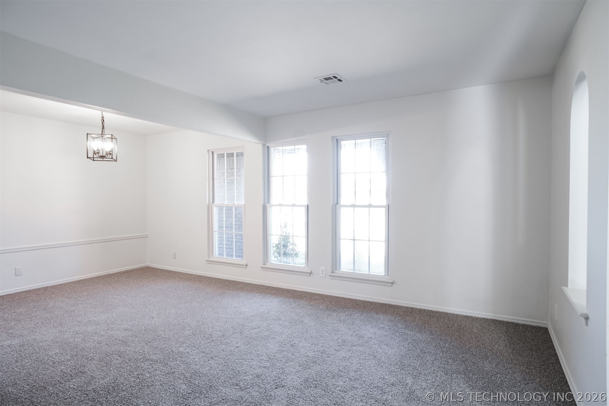 6820 E 48th Street Property Photo 4