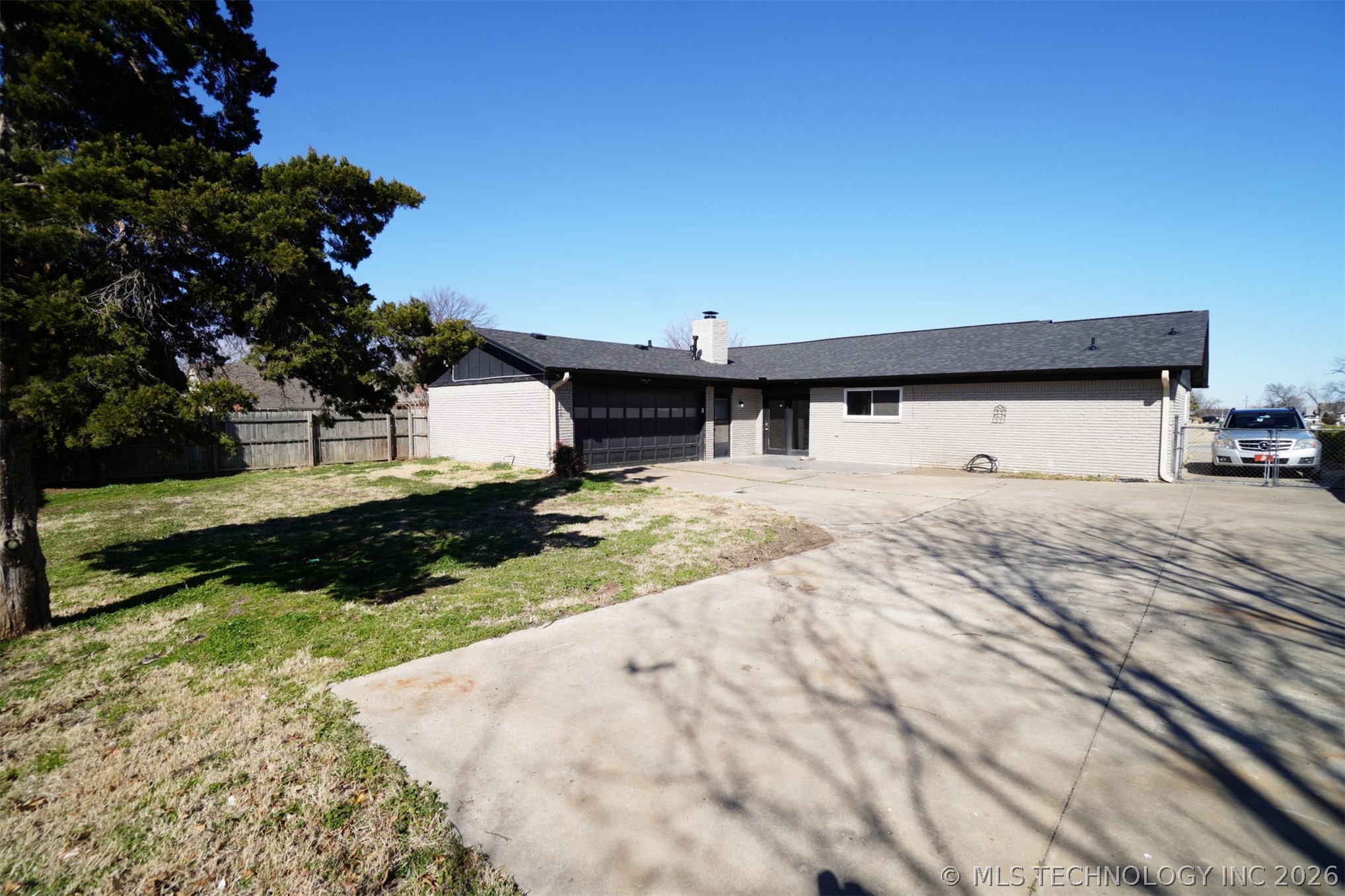 6820 E 48th Street Property Photo 28