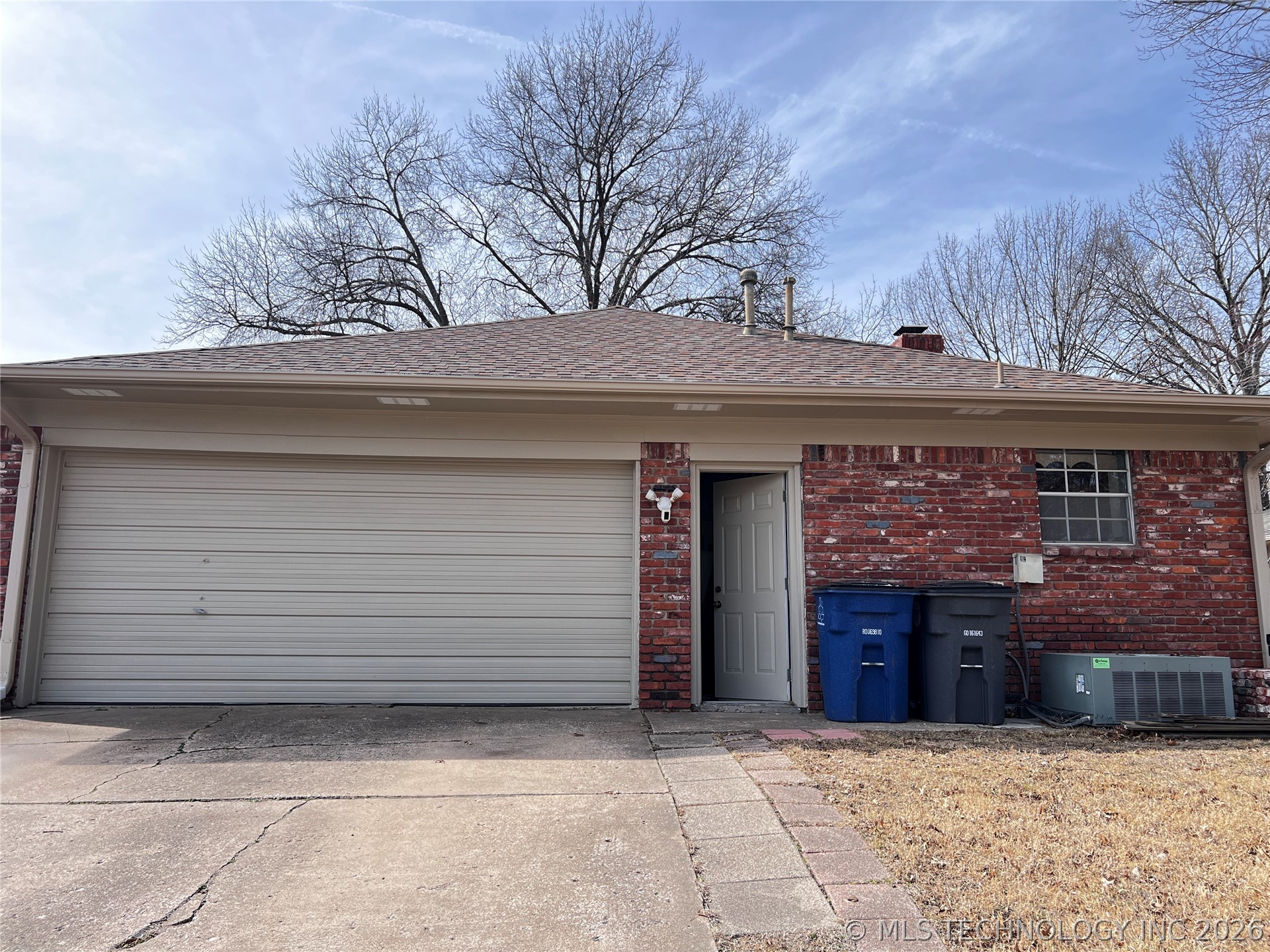 6919 E 74th Street Property Photo 4