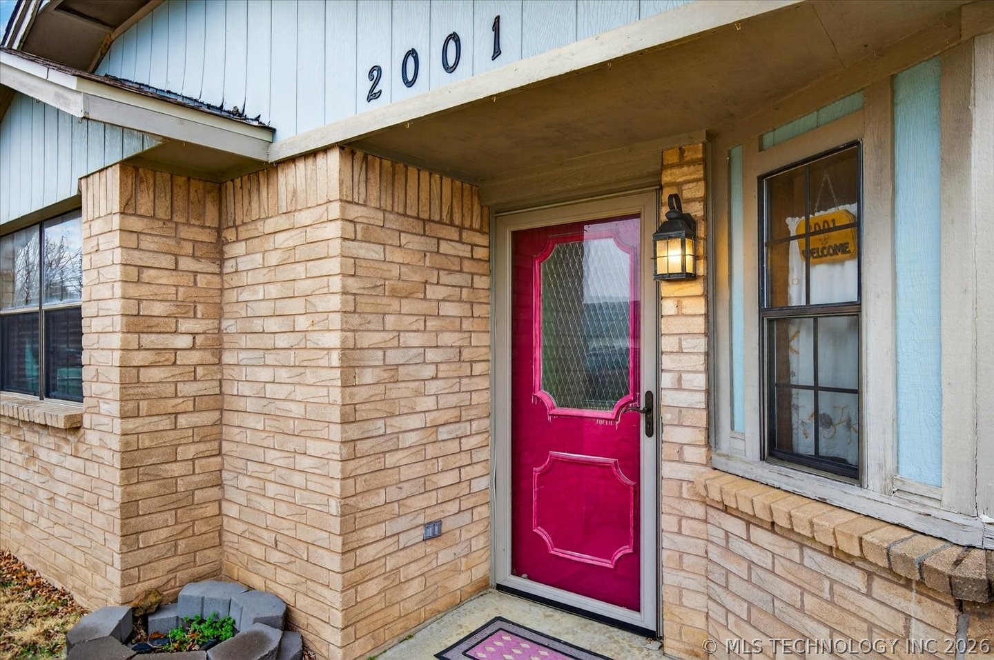 2001 Se Stonehenge Drive Property Photo 3