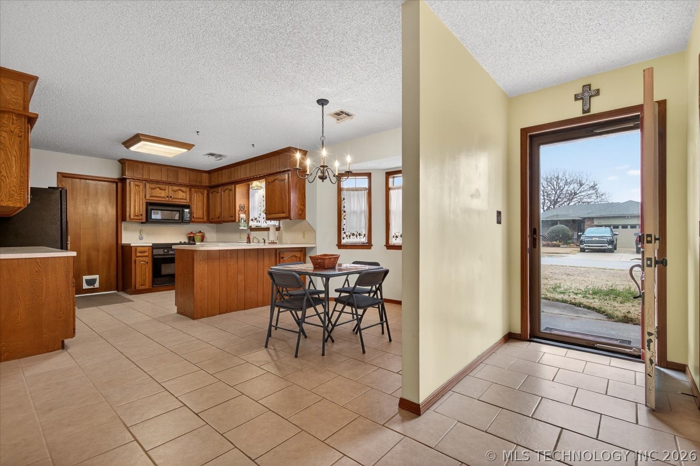 2001 Se Stonehenge Drive Property Photo 4