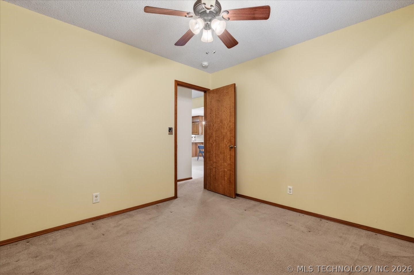2001 Se Stonehenge Drive Property Photo 17
