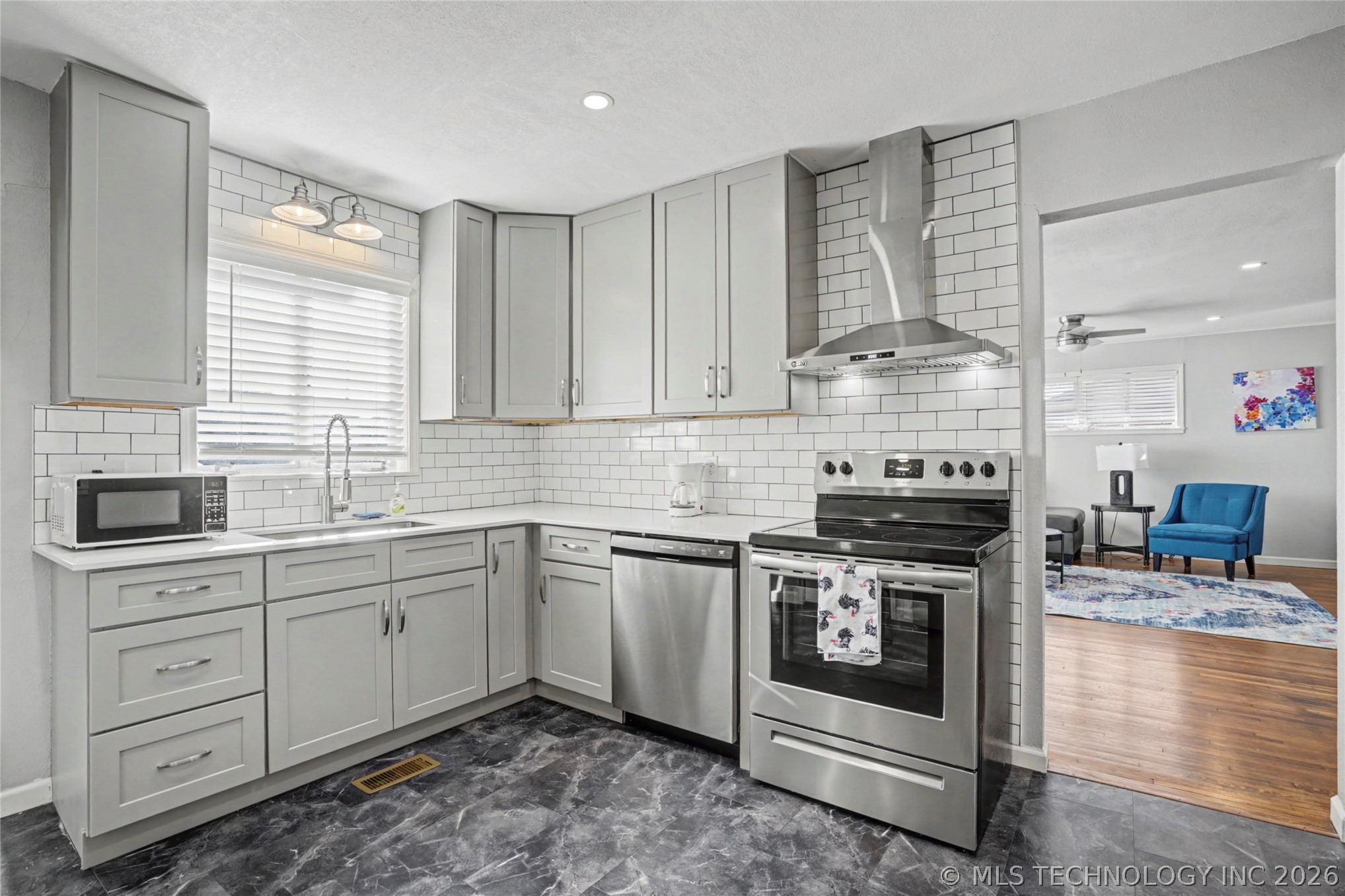 2441 S Norwood Avenue Property Photo 10