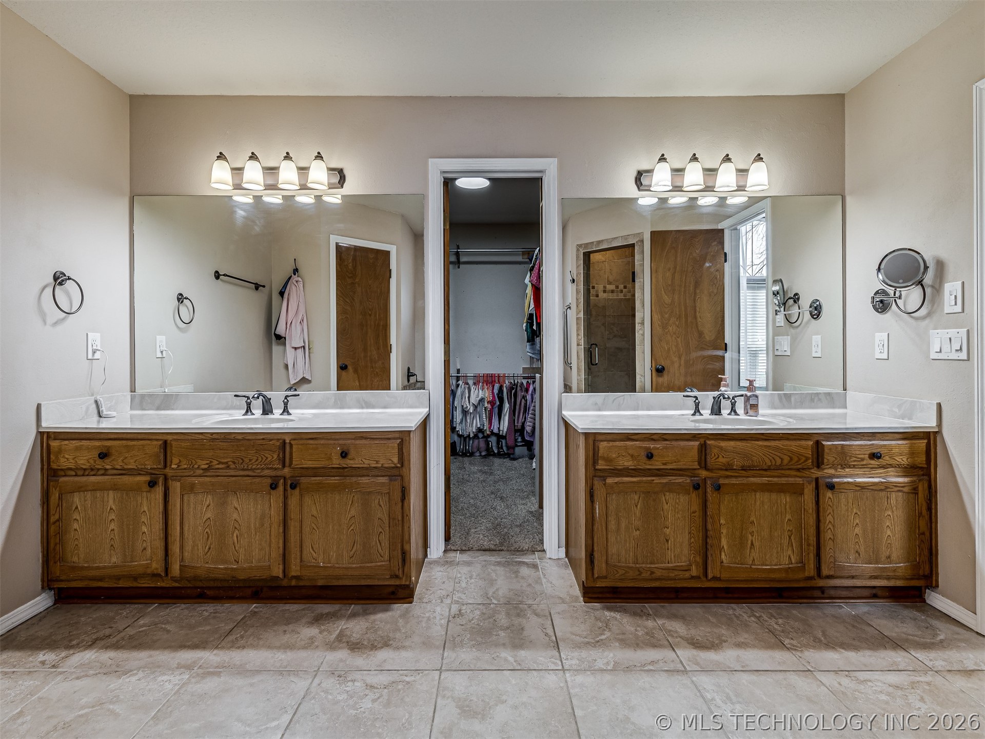 7915 S 69th East Avenue Property Photo 16
