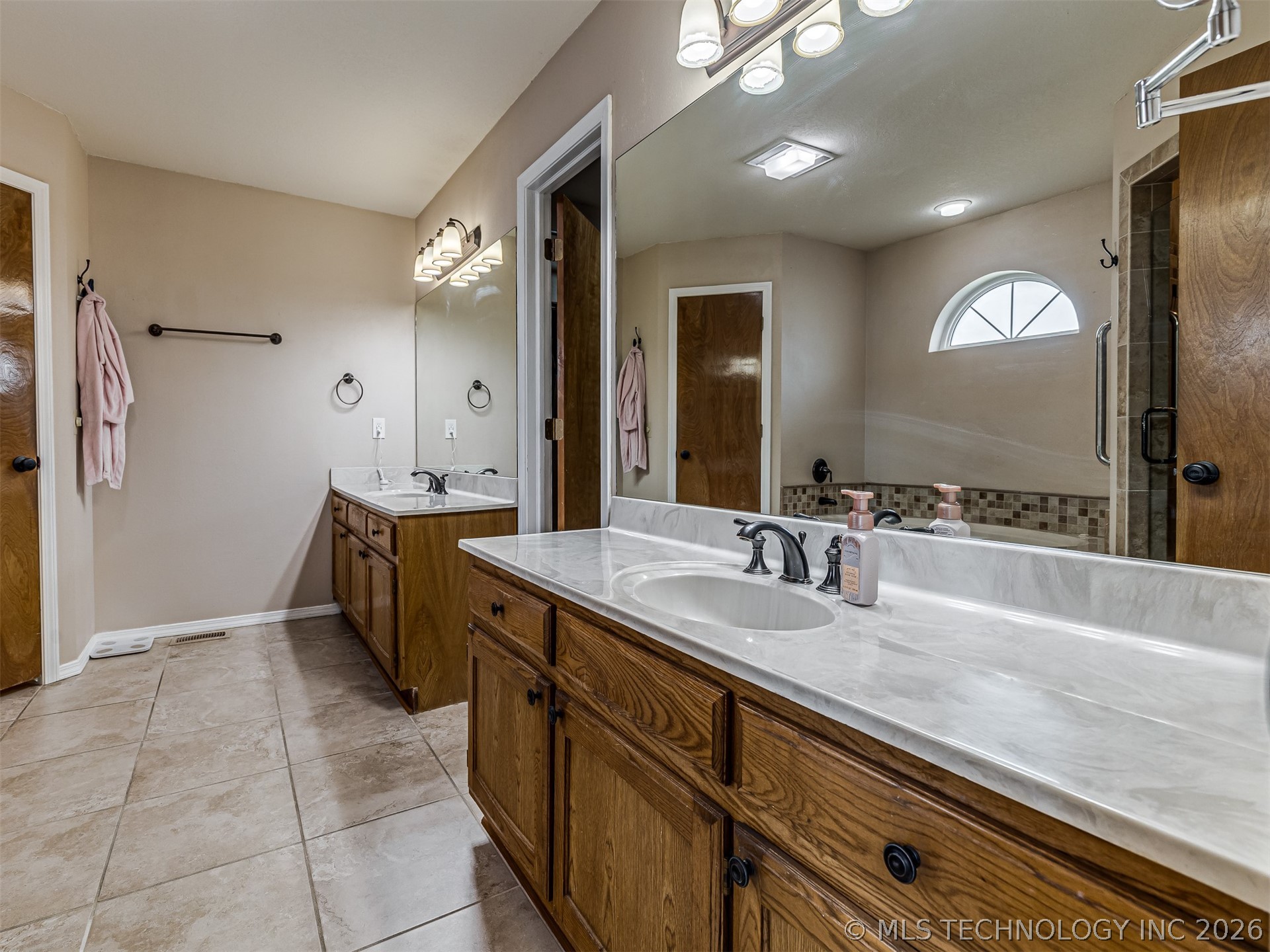 7915 S 69th East Avenue Property Photo 17
